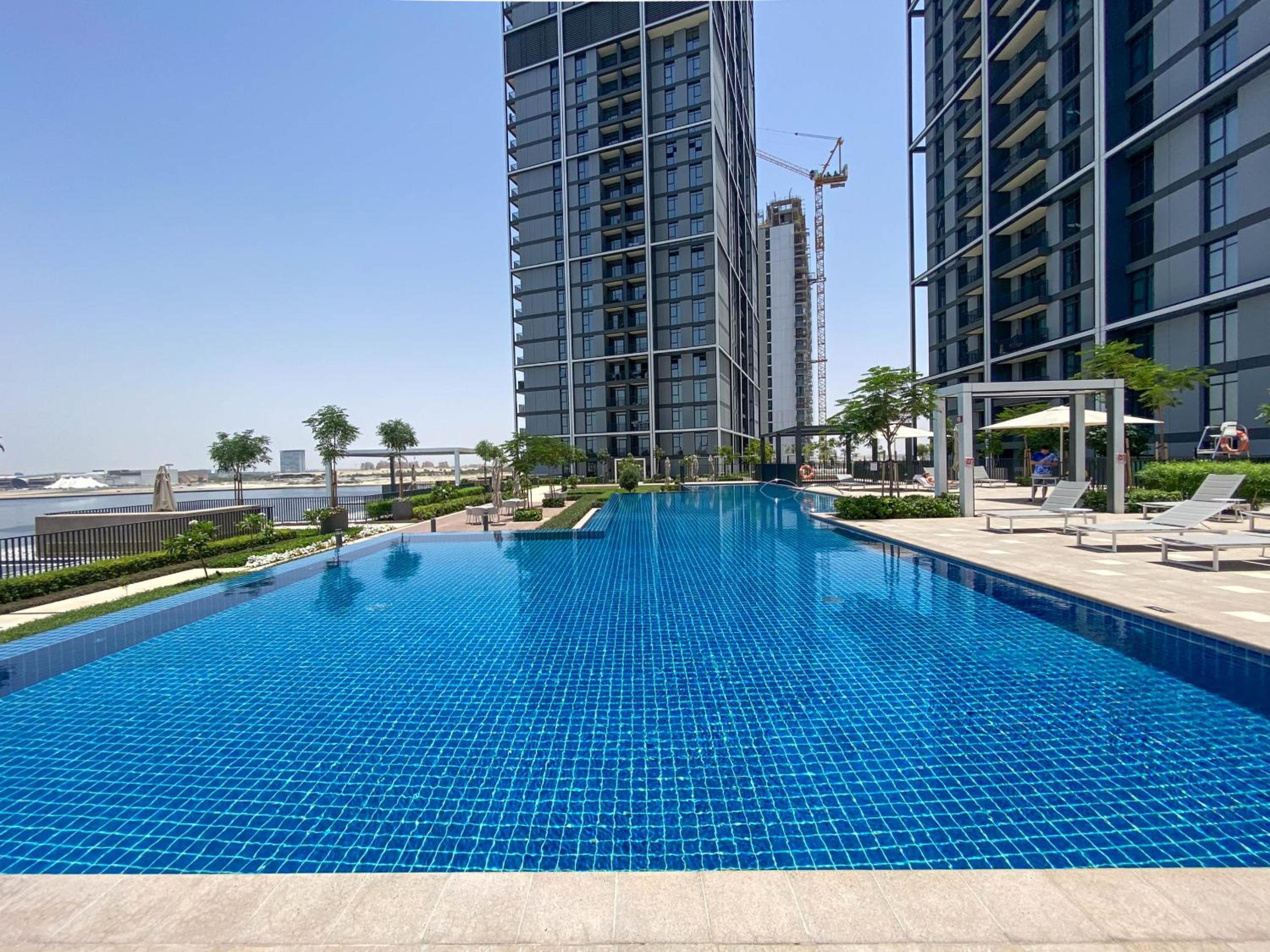 GLOBALSTAY Creek Edge Tower Elegant Apartments