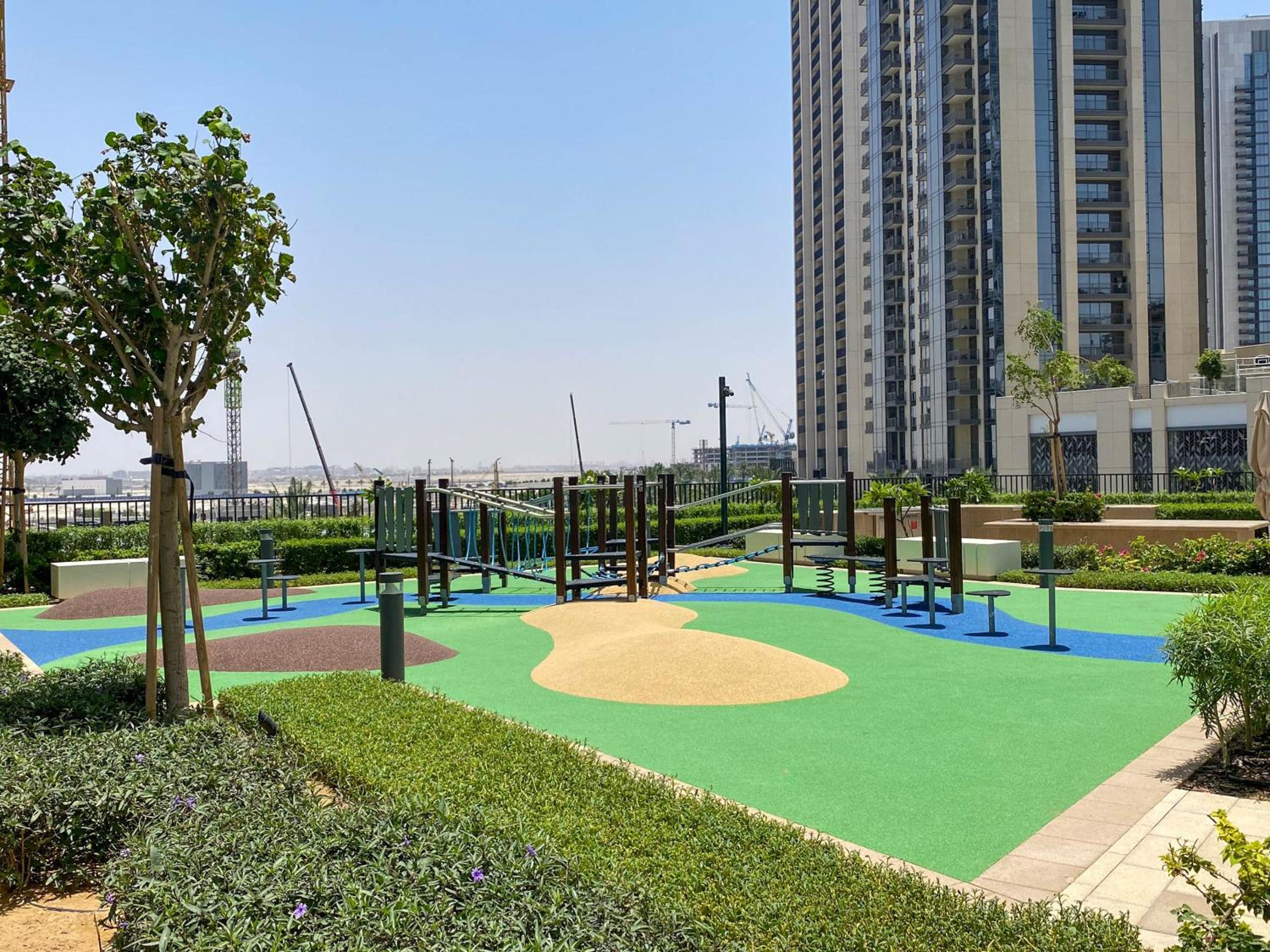 GLOBALSTAY Creek Edge Tower Elegant Apartments