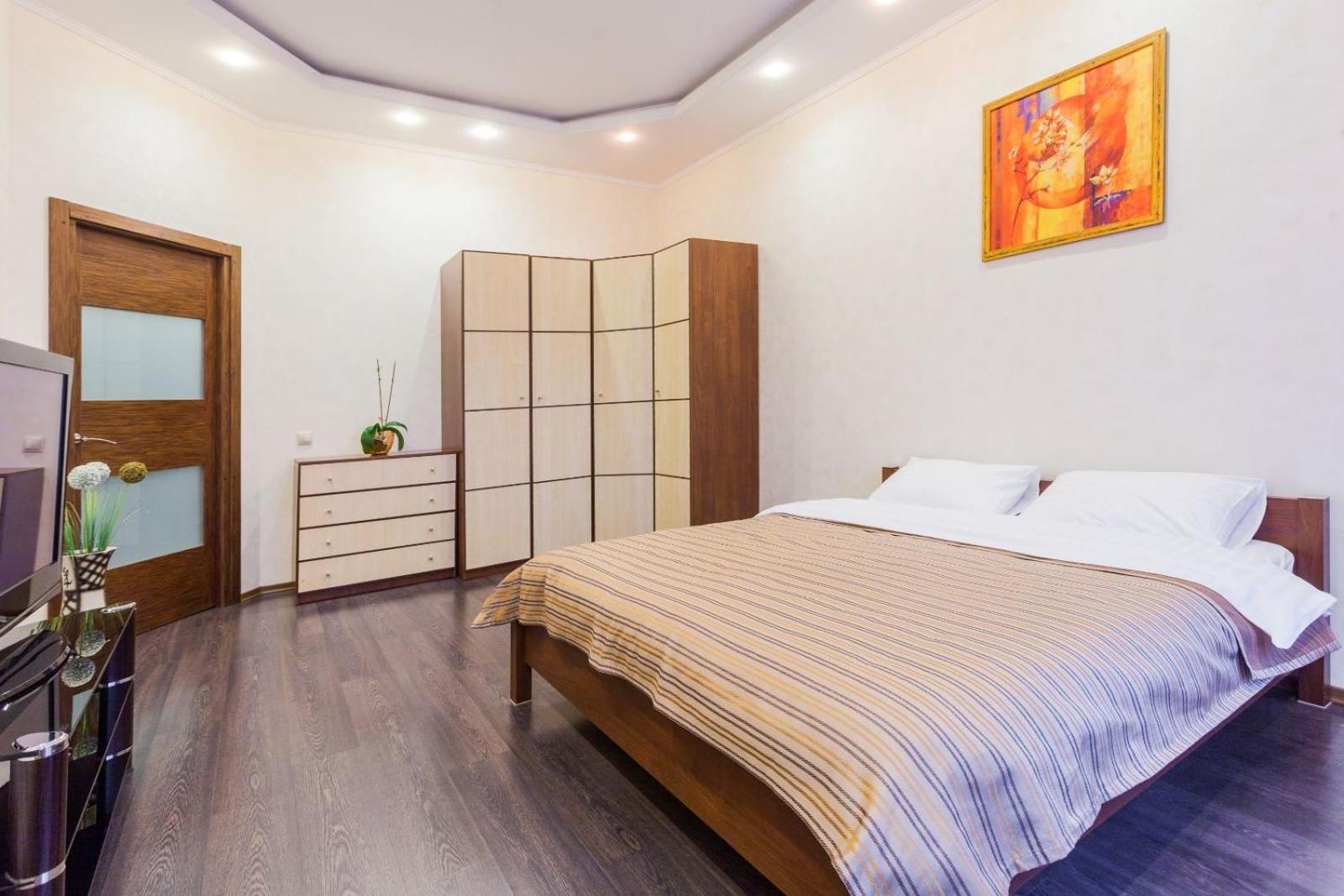 NAVIT apartments with breakfast,near the railway station, the city center, the park view 2