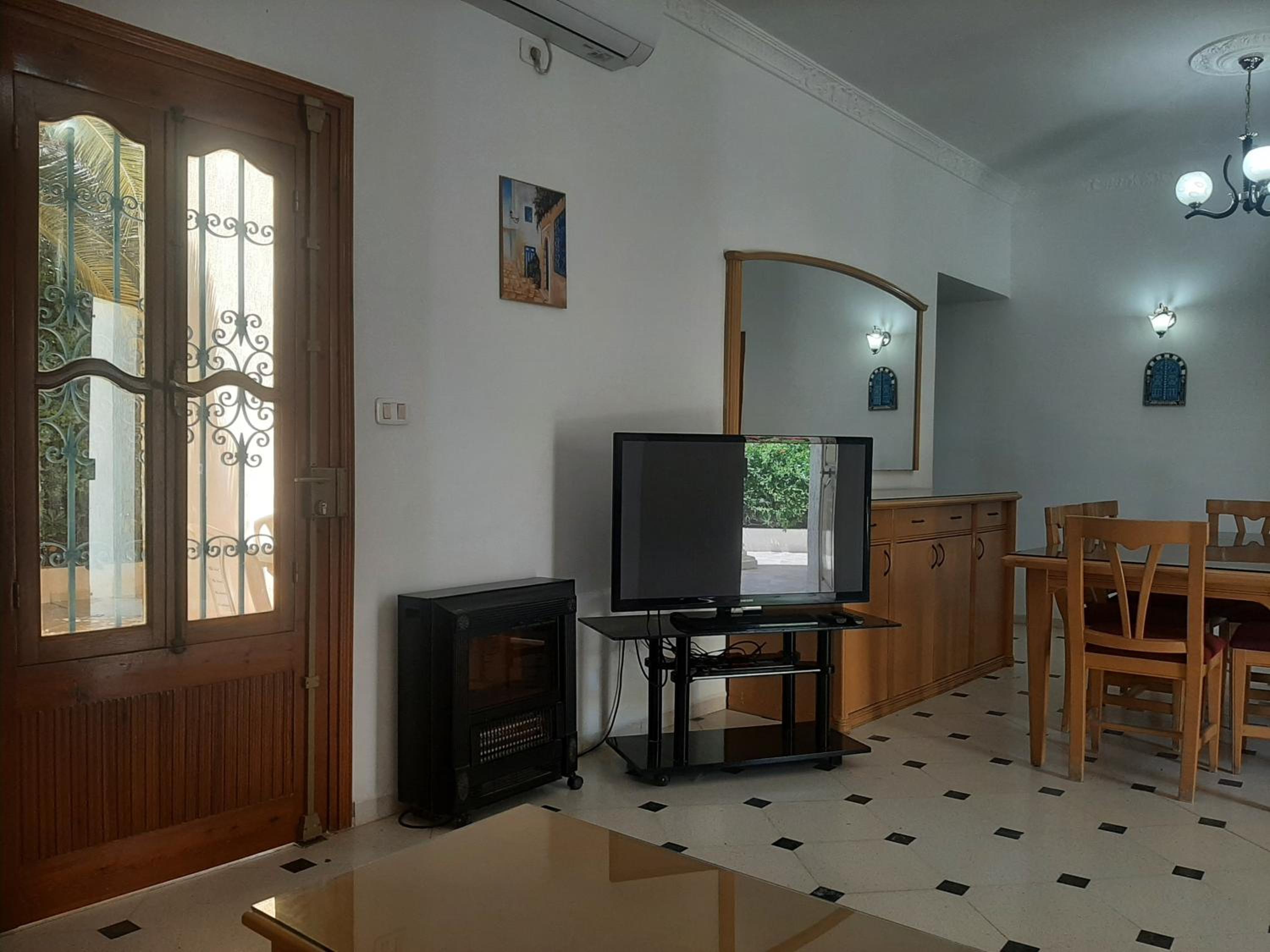 Maison Villa Sousse Chott-Meriem, jardin arboré, 400 m de la plage