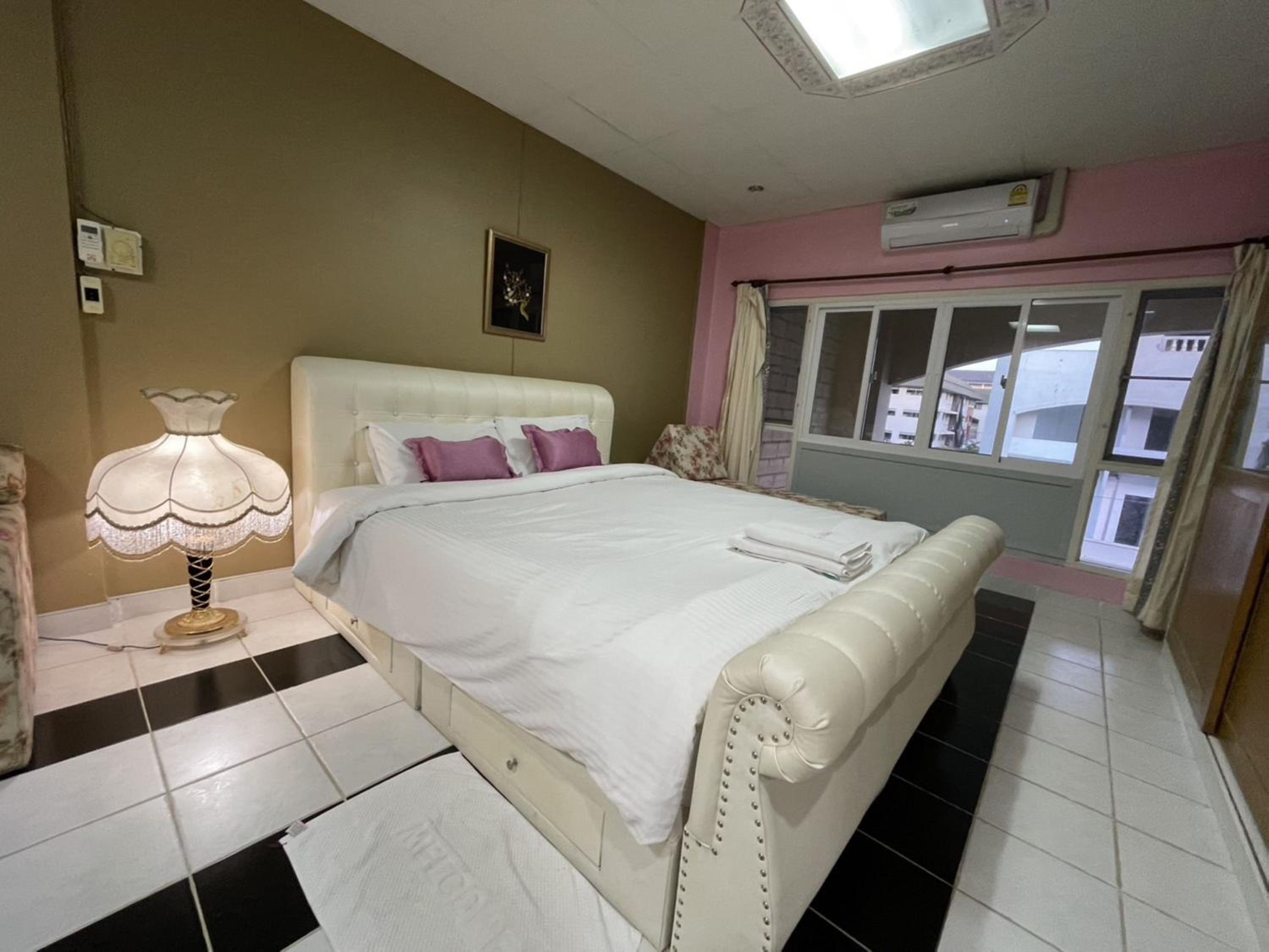 OYO 75486 Anna Residence Jomtien view 4