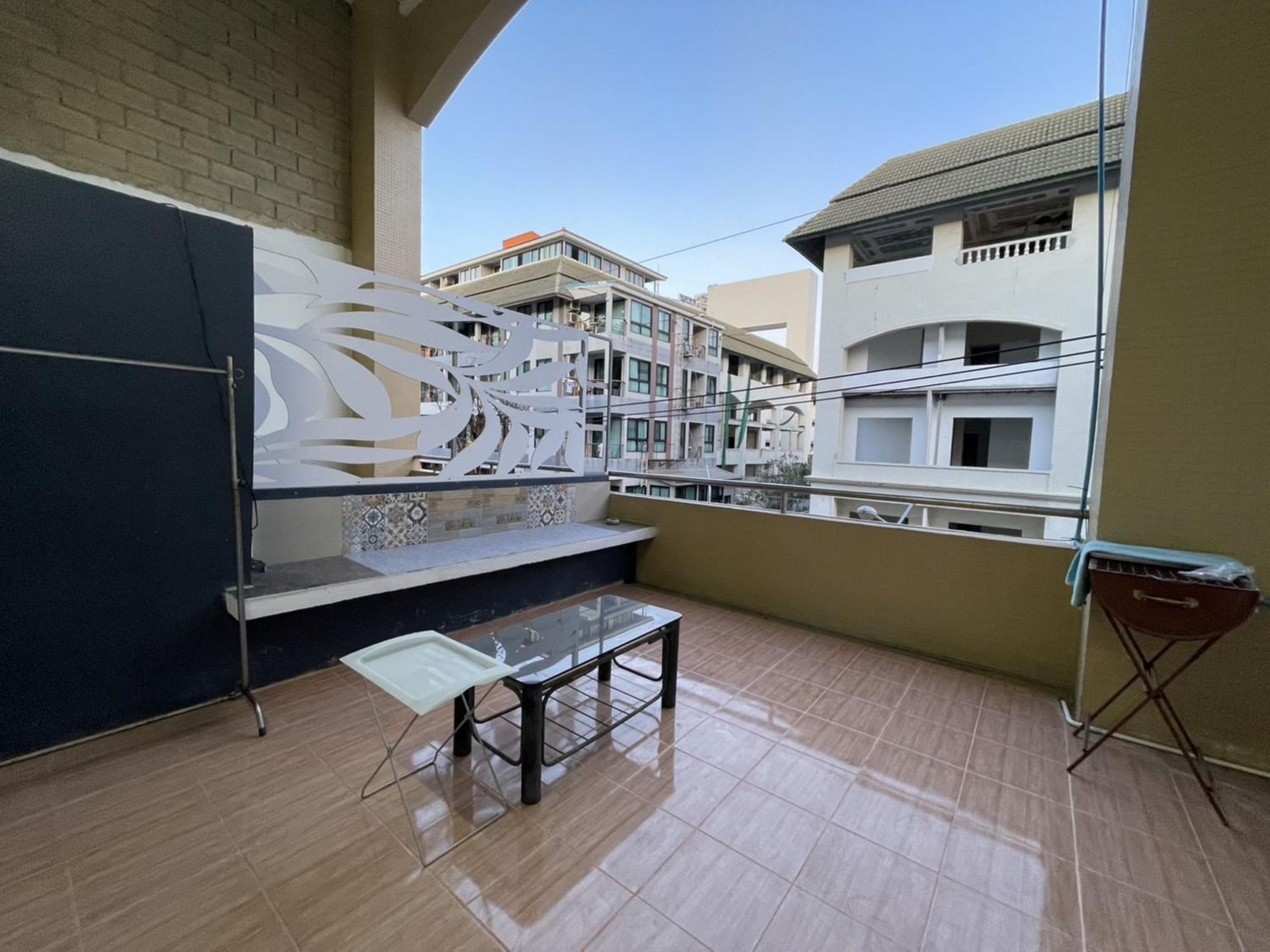 OYO 75486 Anna Residence Jomtien view 2