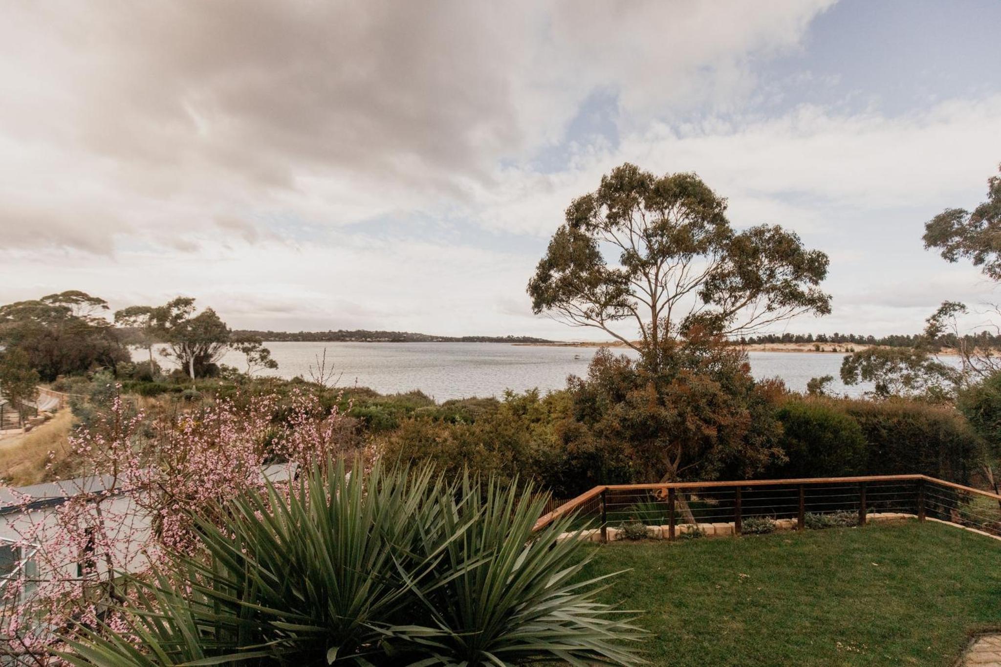 Seagrass Coastal Retreat with direct beach access