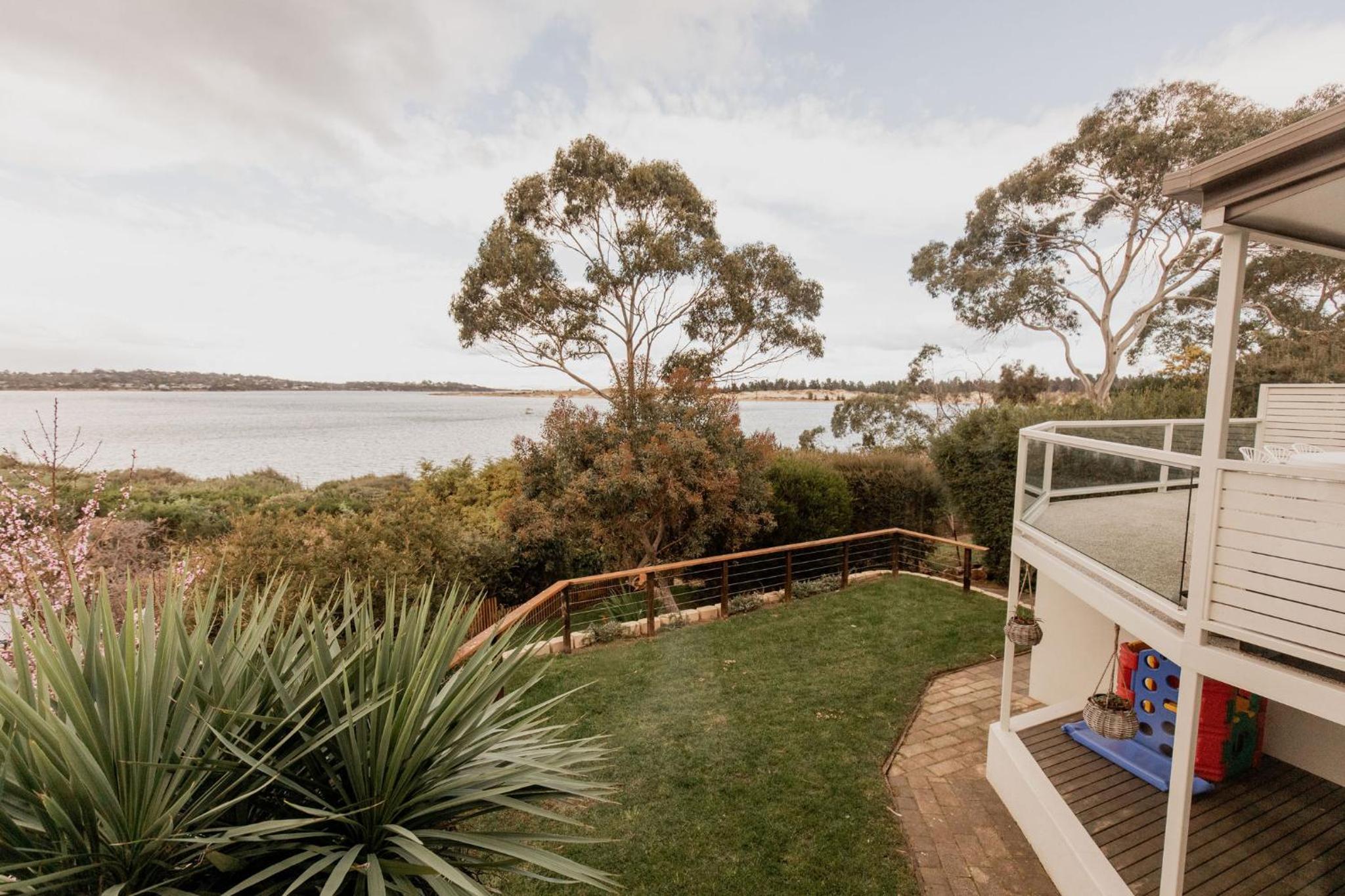 Seagrass Coastal Retreat with direct beach access