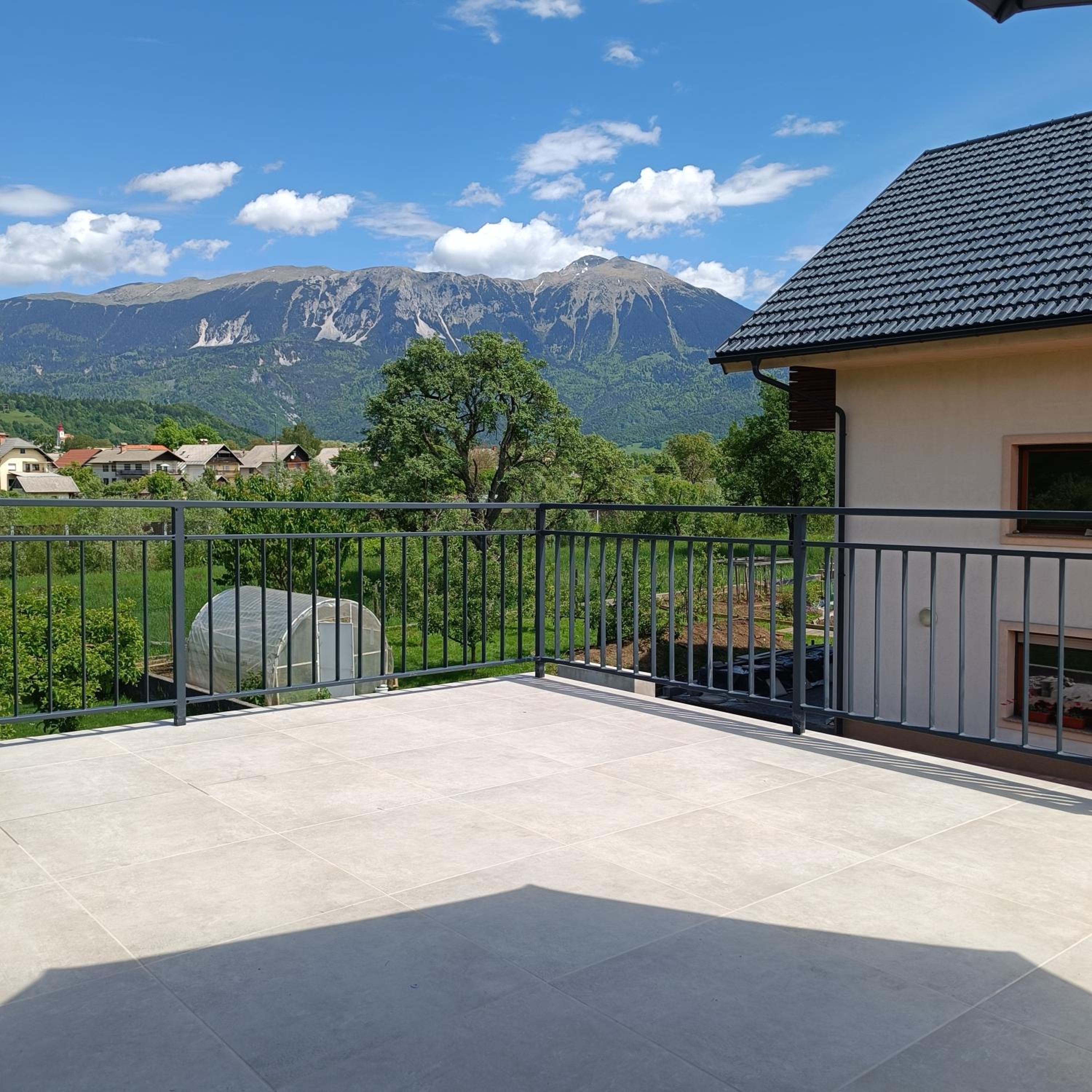 Apartma z lepo teraso za 3+1 osebe