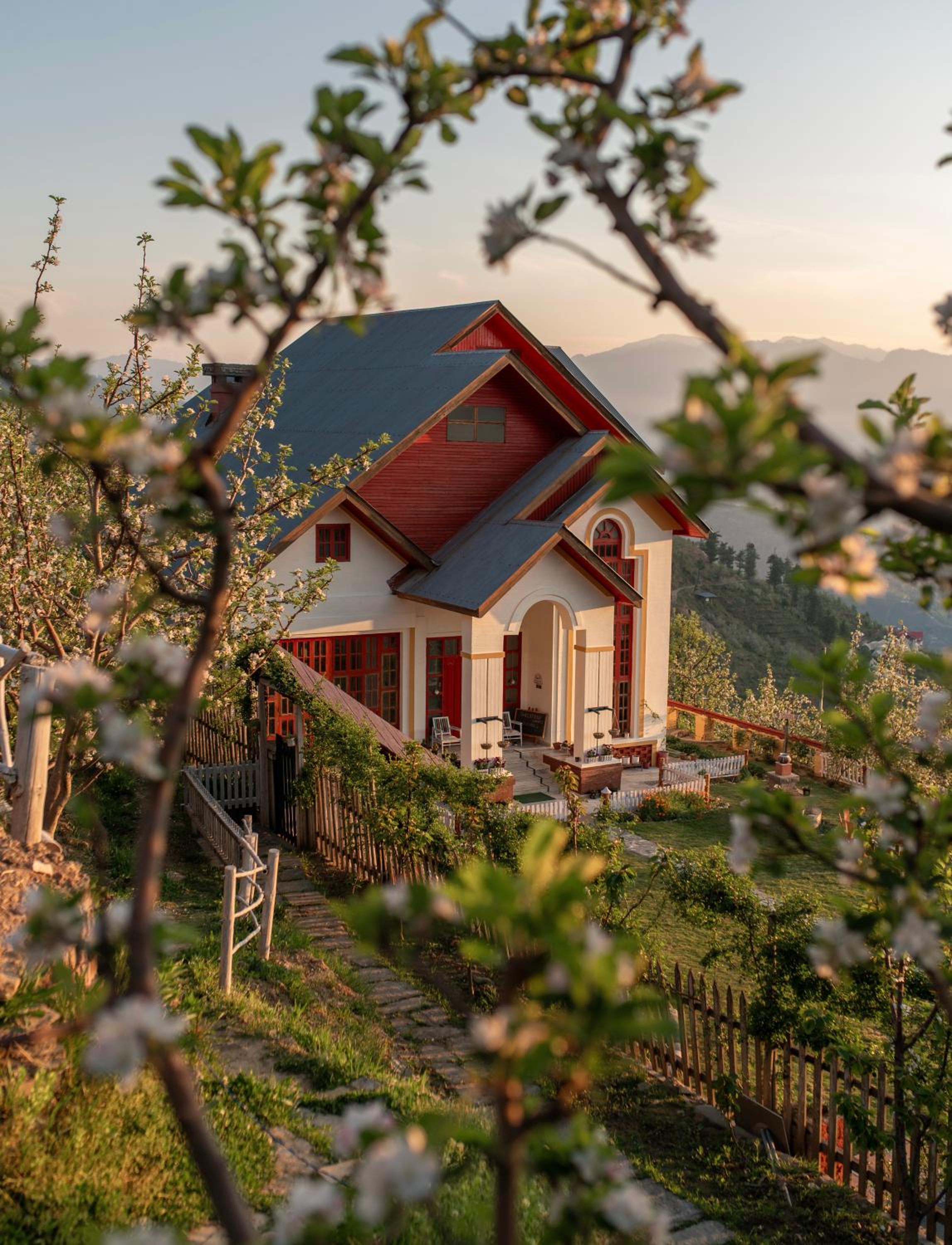 SaffronStays Shelapani