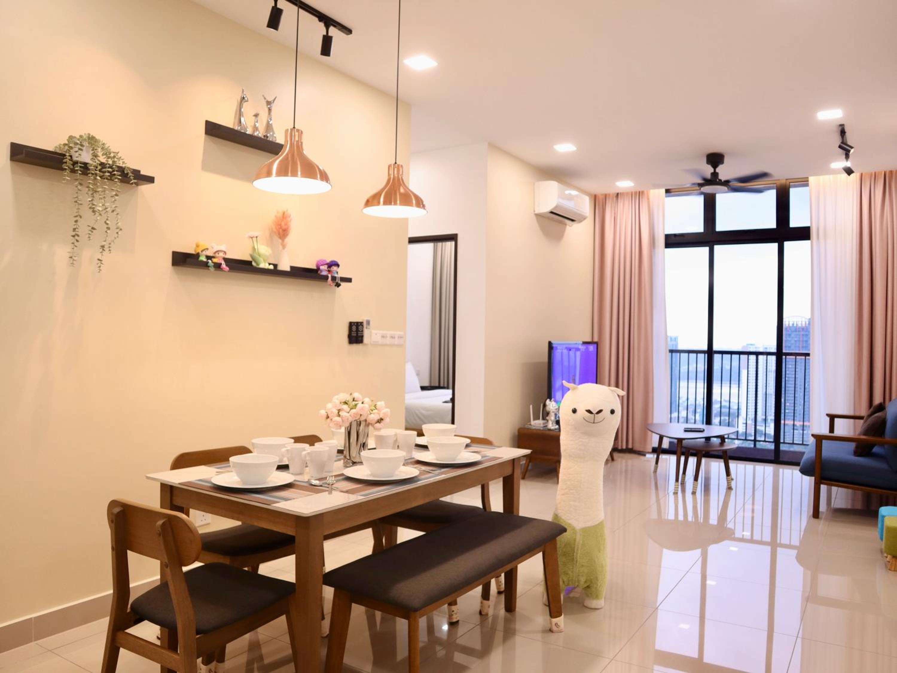 Twin Tower Residence by Nest Home【5 mins walk to CIQ】