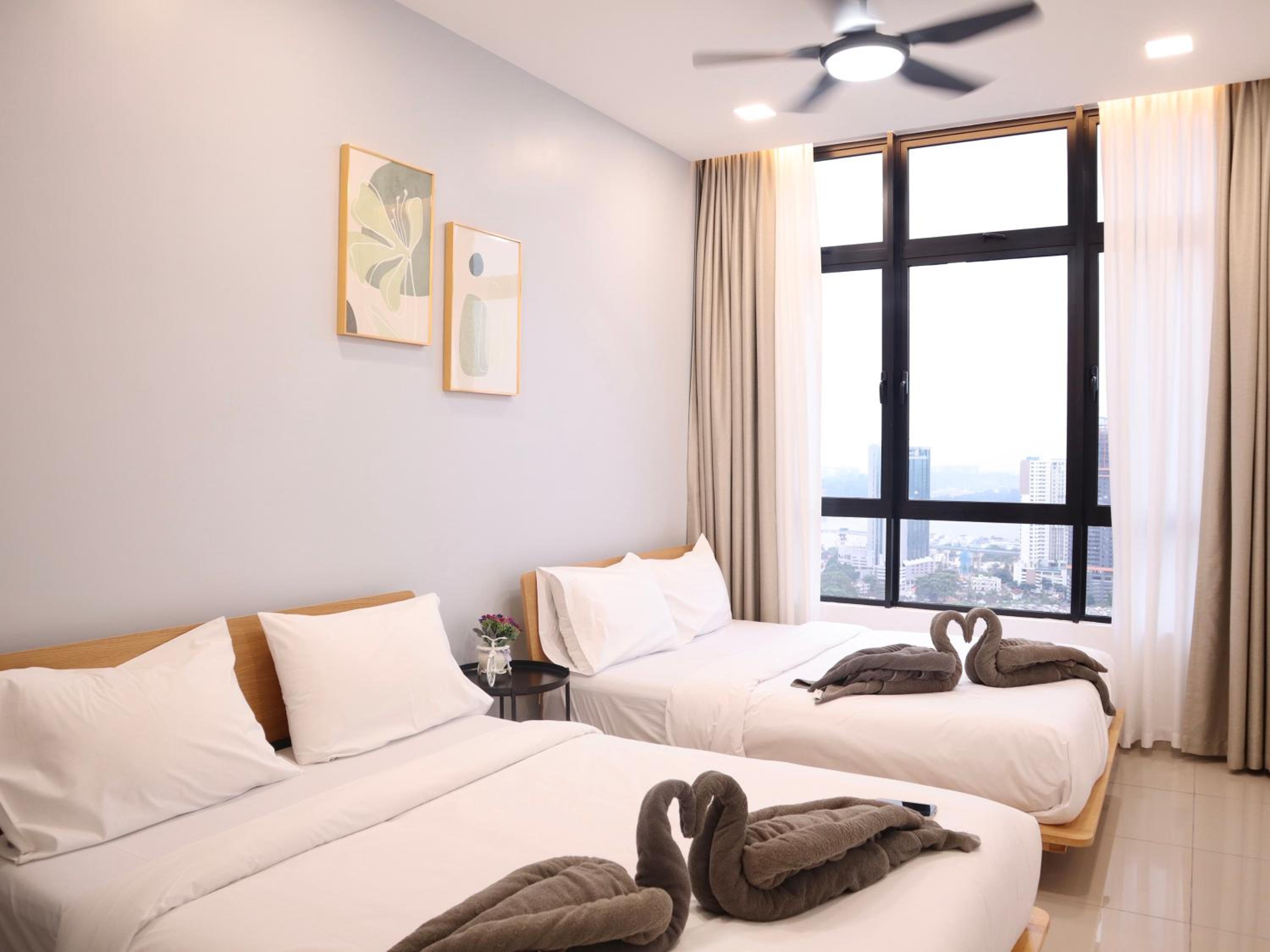 Twin Tower Residence by Nest Home【5 mins walk to CIQ】
