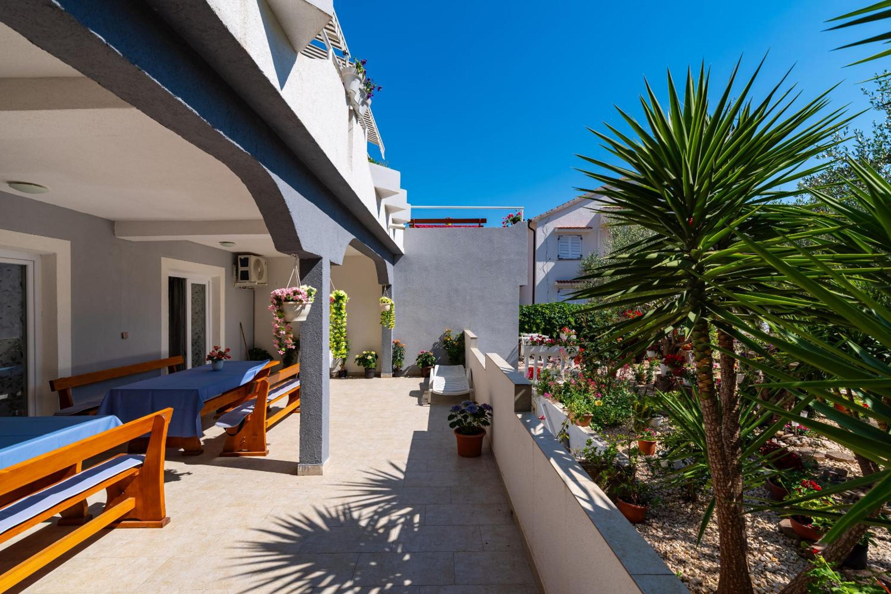 Apartments Say close to Center and Beach view 2