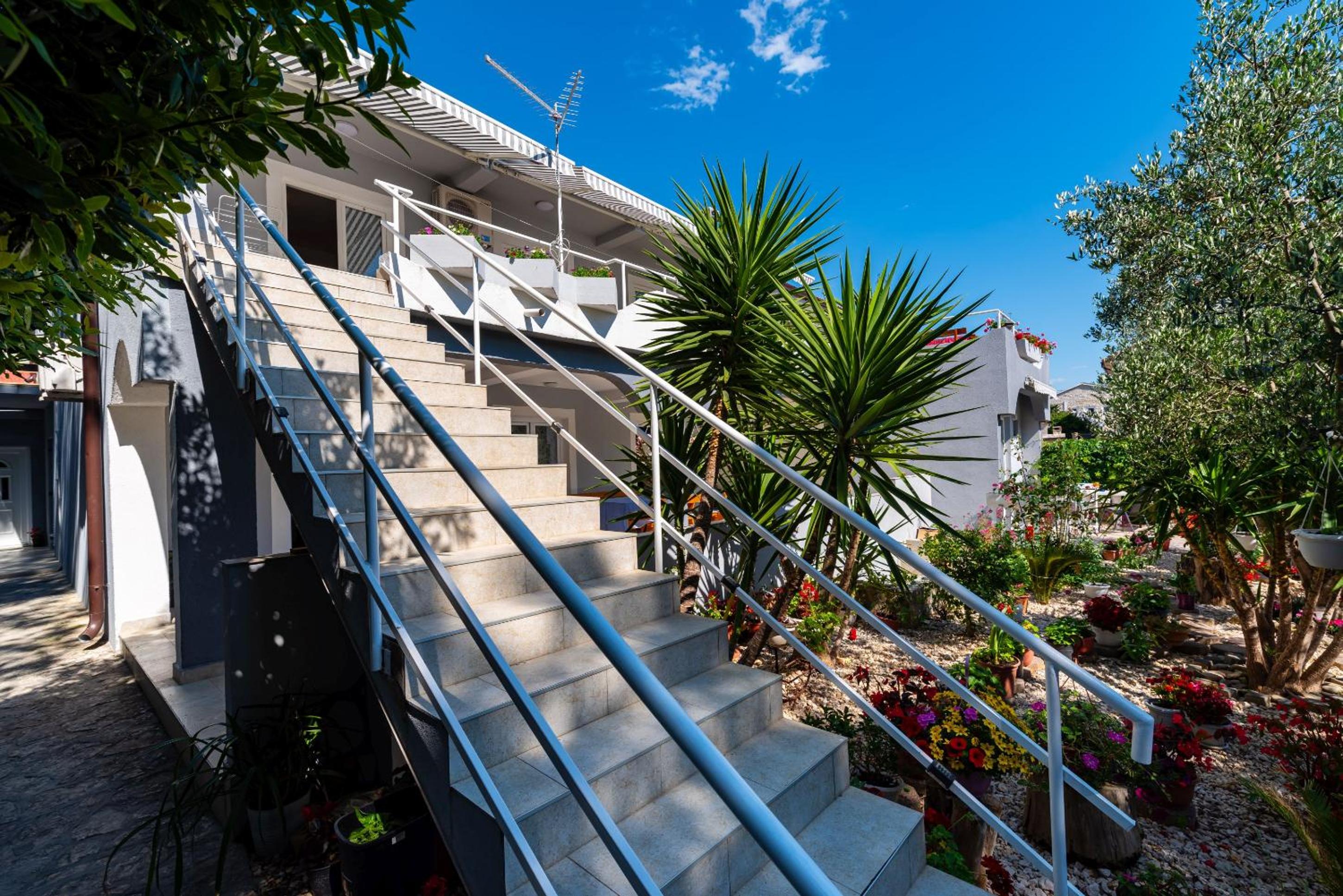 Apartments Say close to Center and Beach view 3