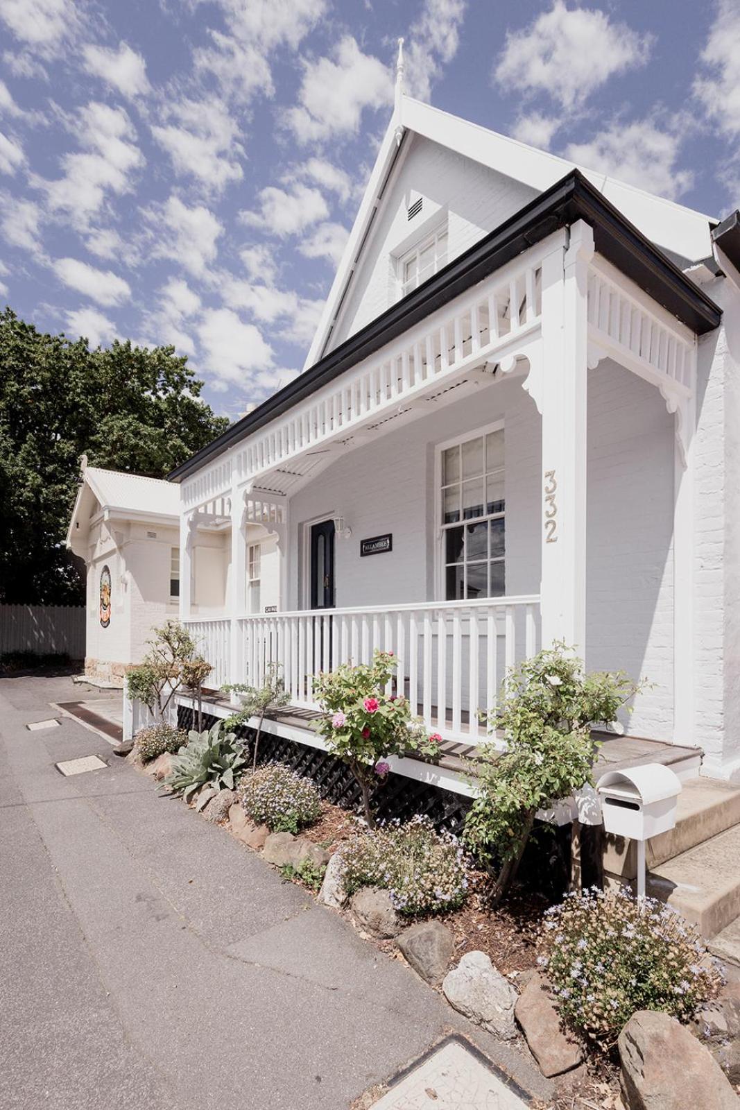 'Allambee=' Heritage cottage in trendy South Hobart