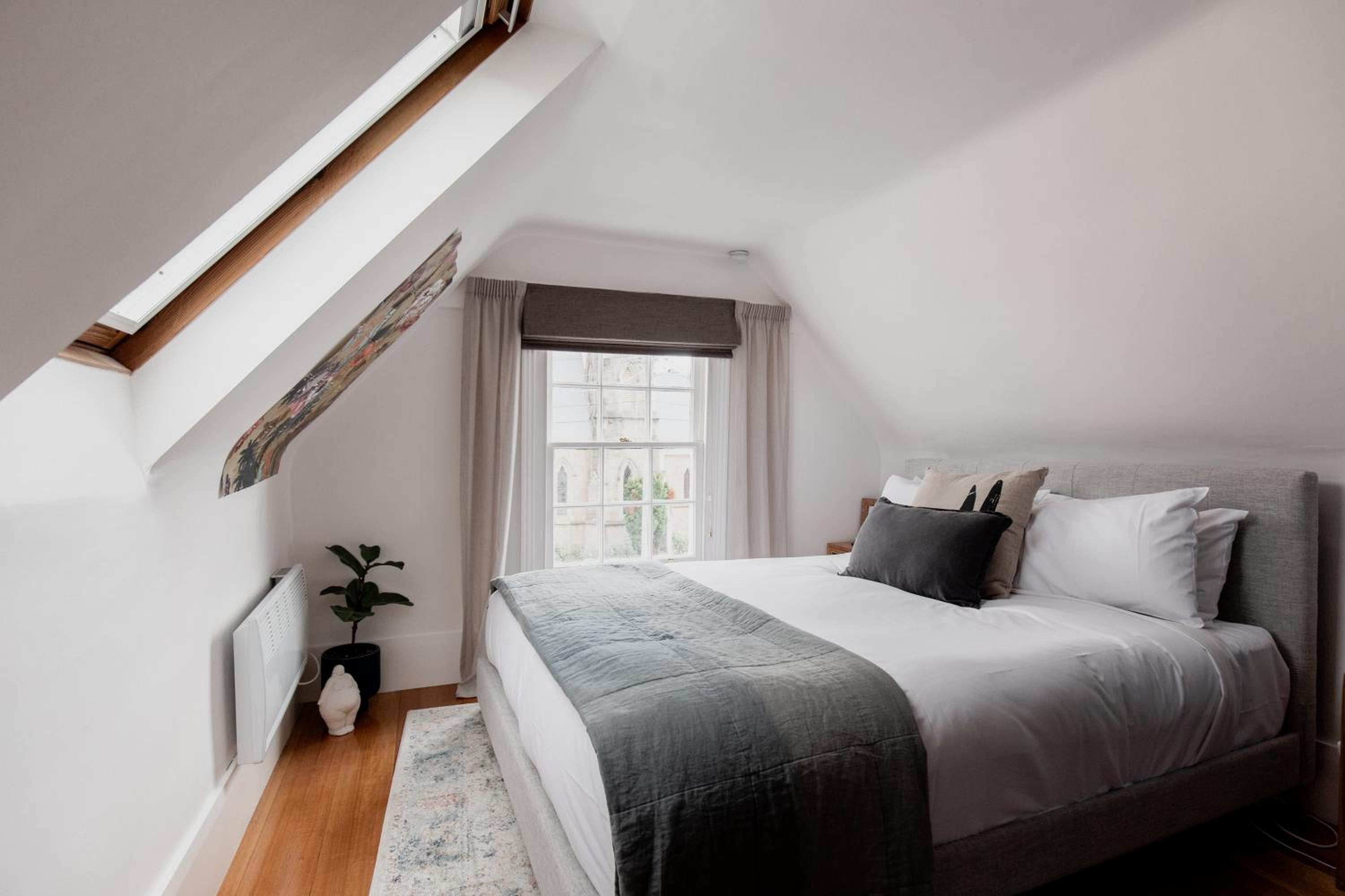 'Allambee=' Heritage cottage in trendy South Hobart