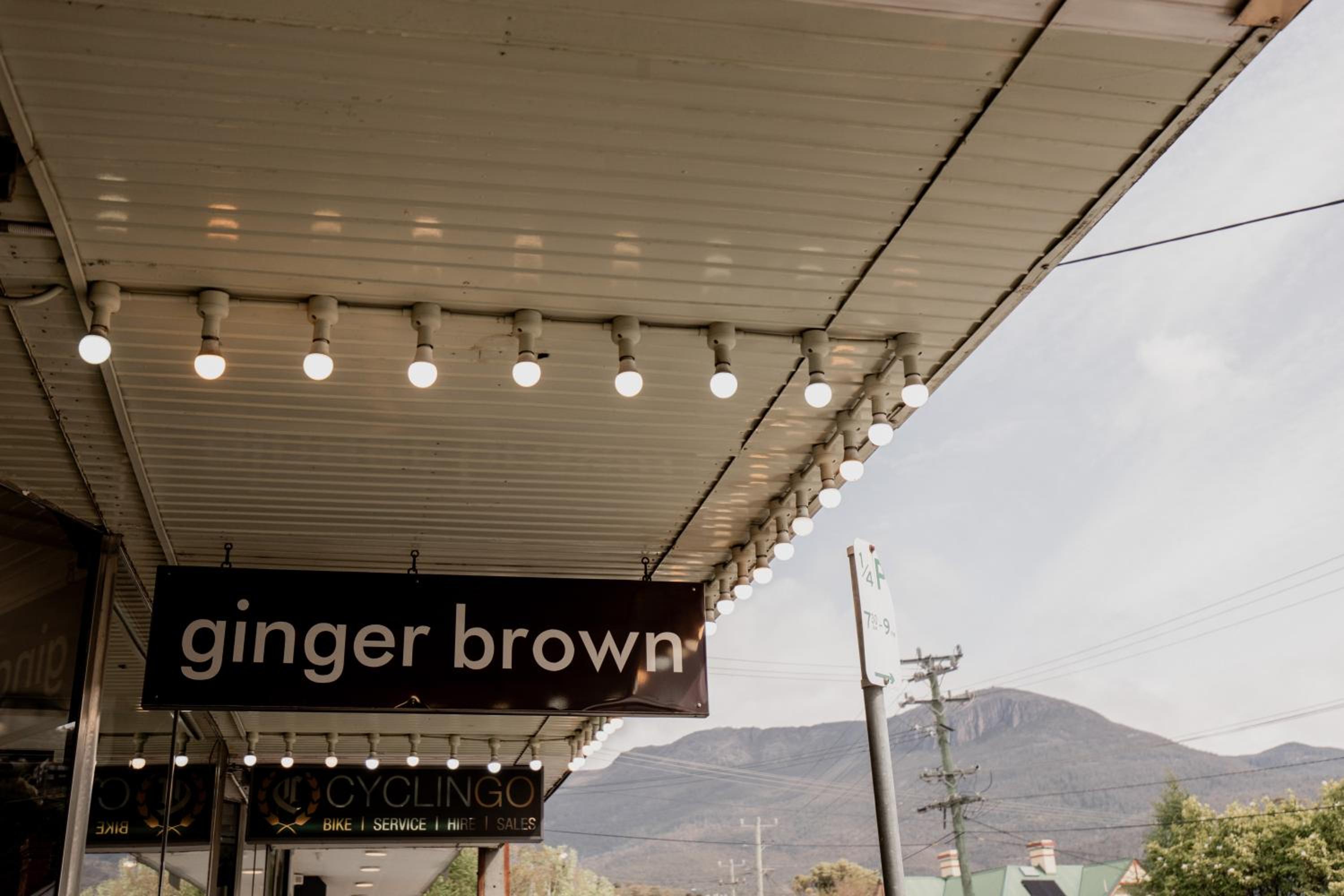 'Allambee=' Heritage cottage in trendy South Hobart