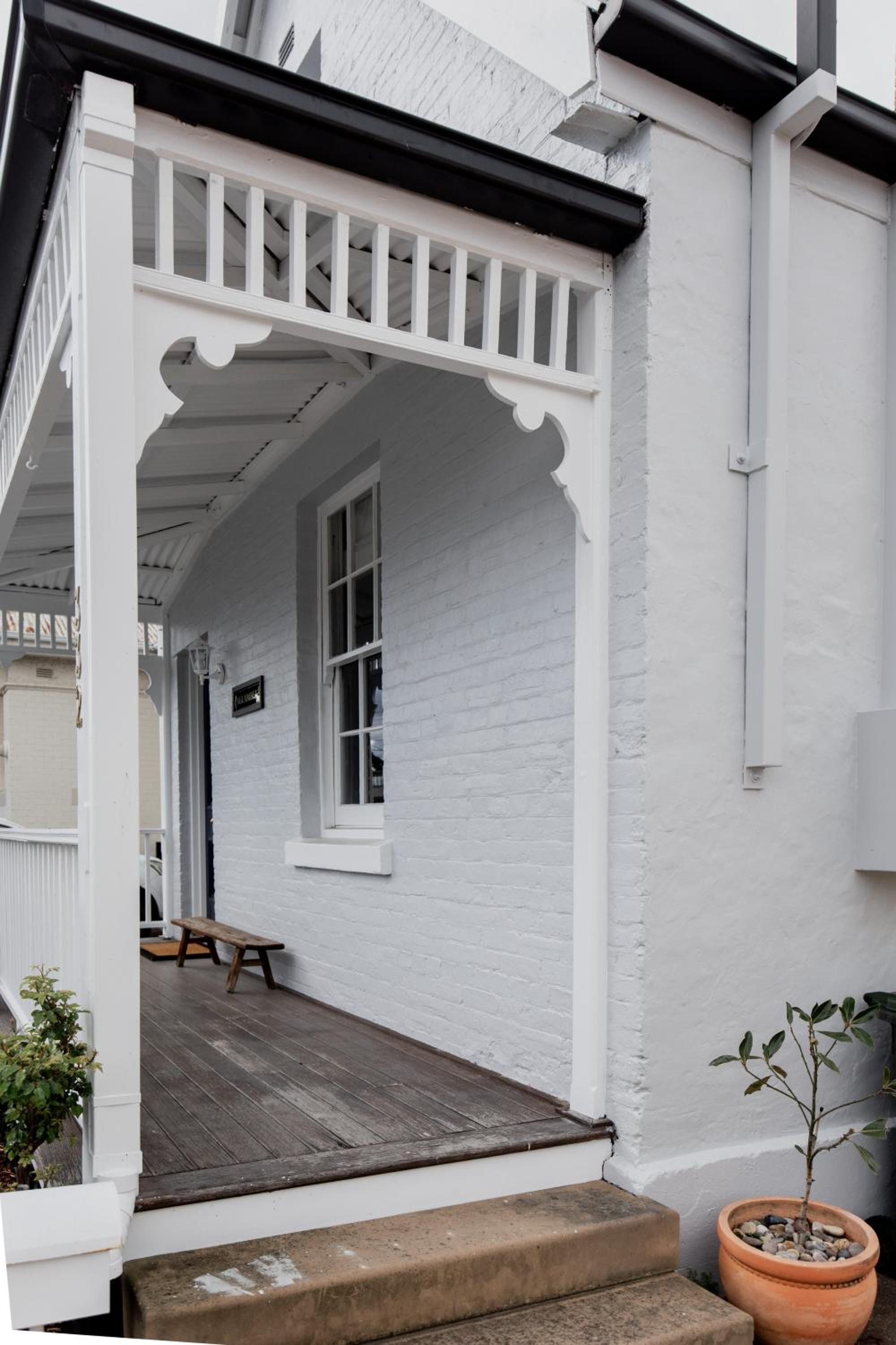 'Allambee=' Heritage cottage in trendy South Hobart