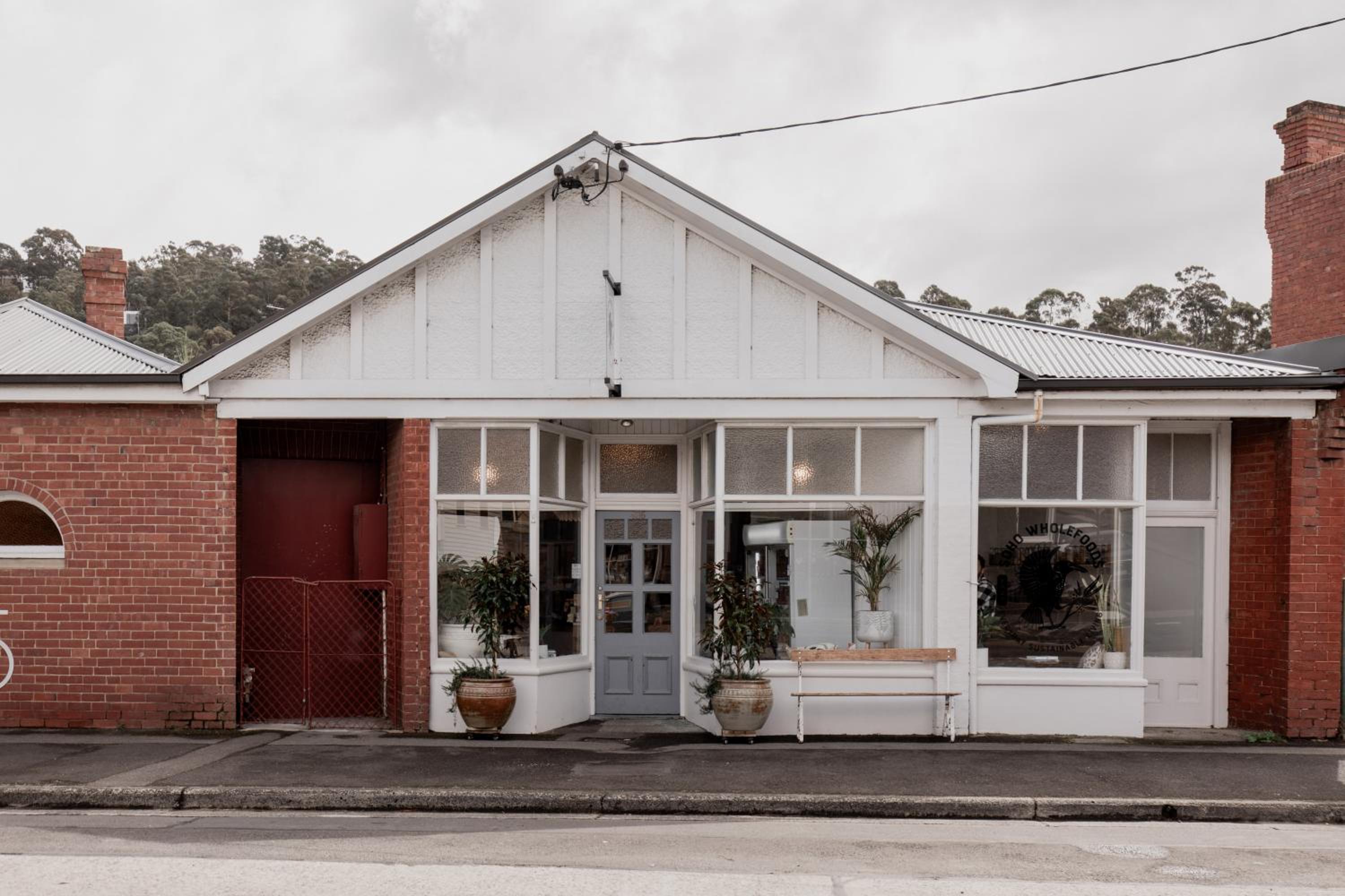 'Allambee=' Heritage cottage in trendy South Hobart