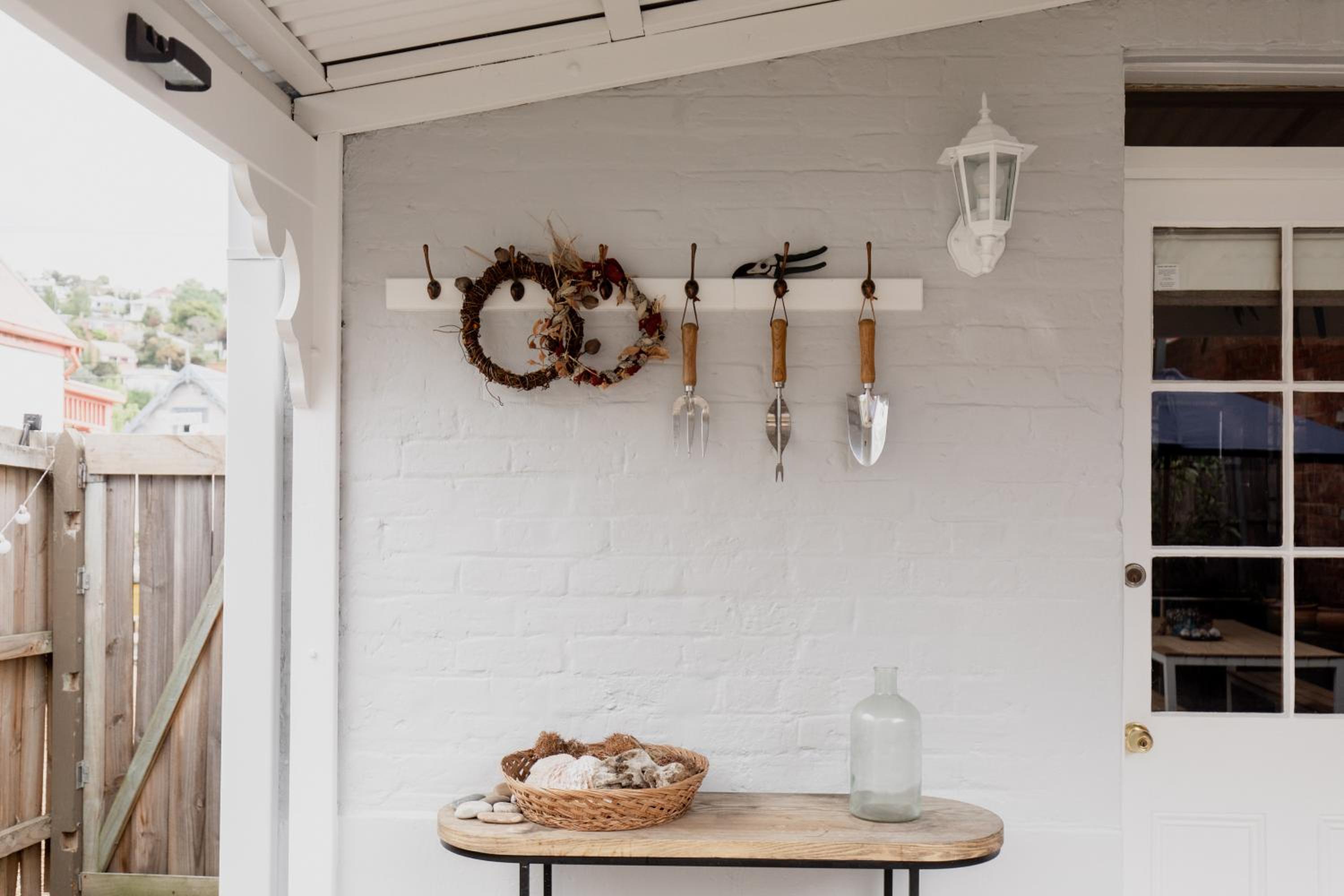 'Allambee=' Heritage cottage in trendy South Hobart