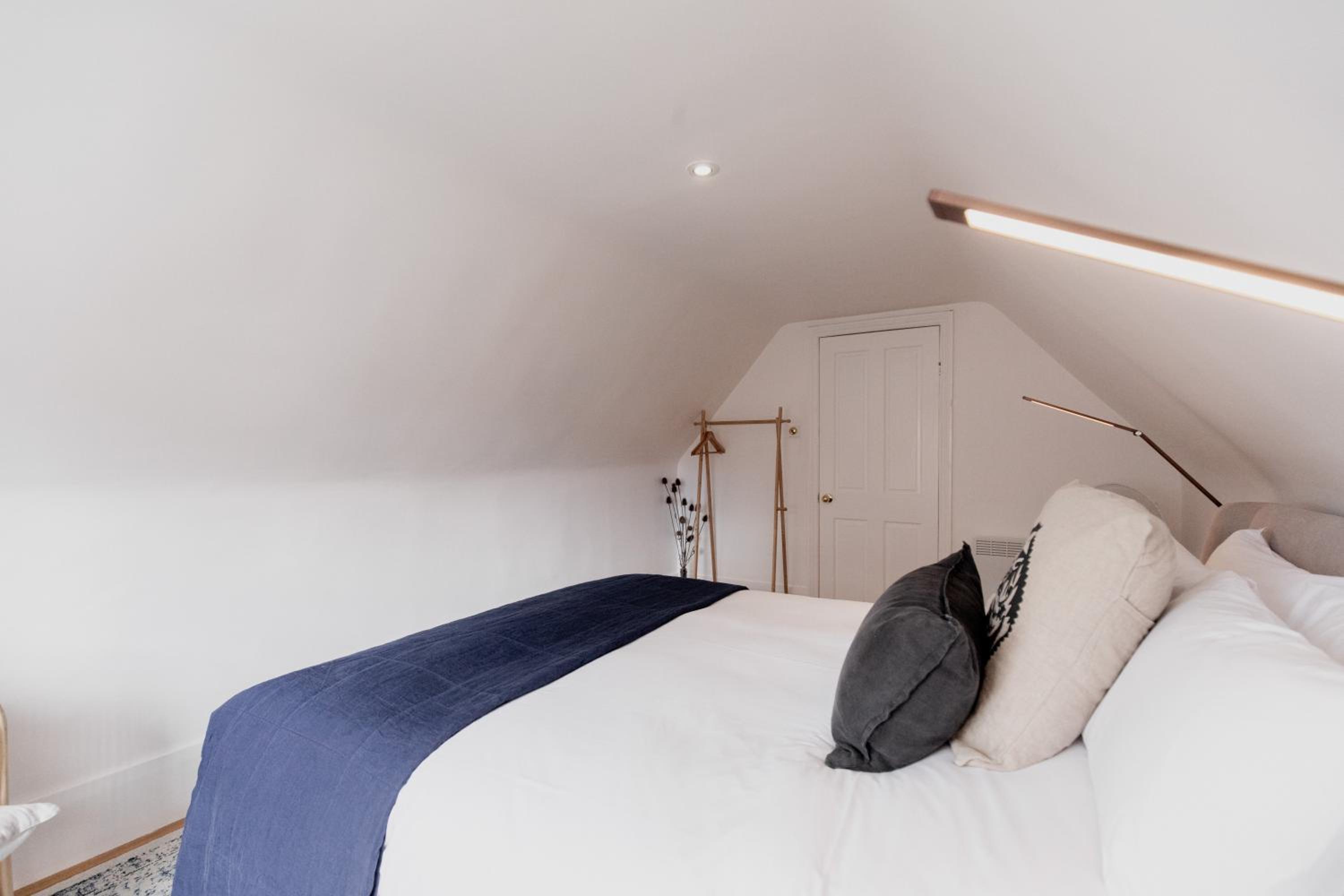 'Allambee=' Heritage cottage in trendy South Hobart