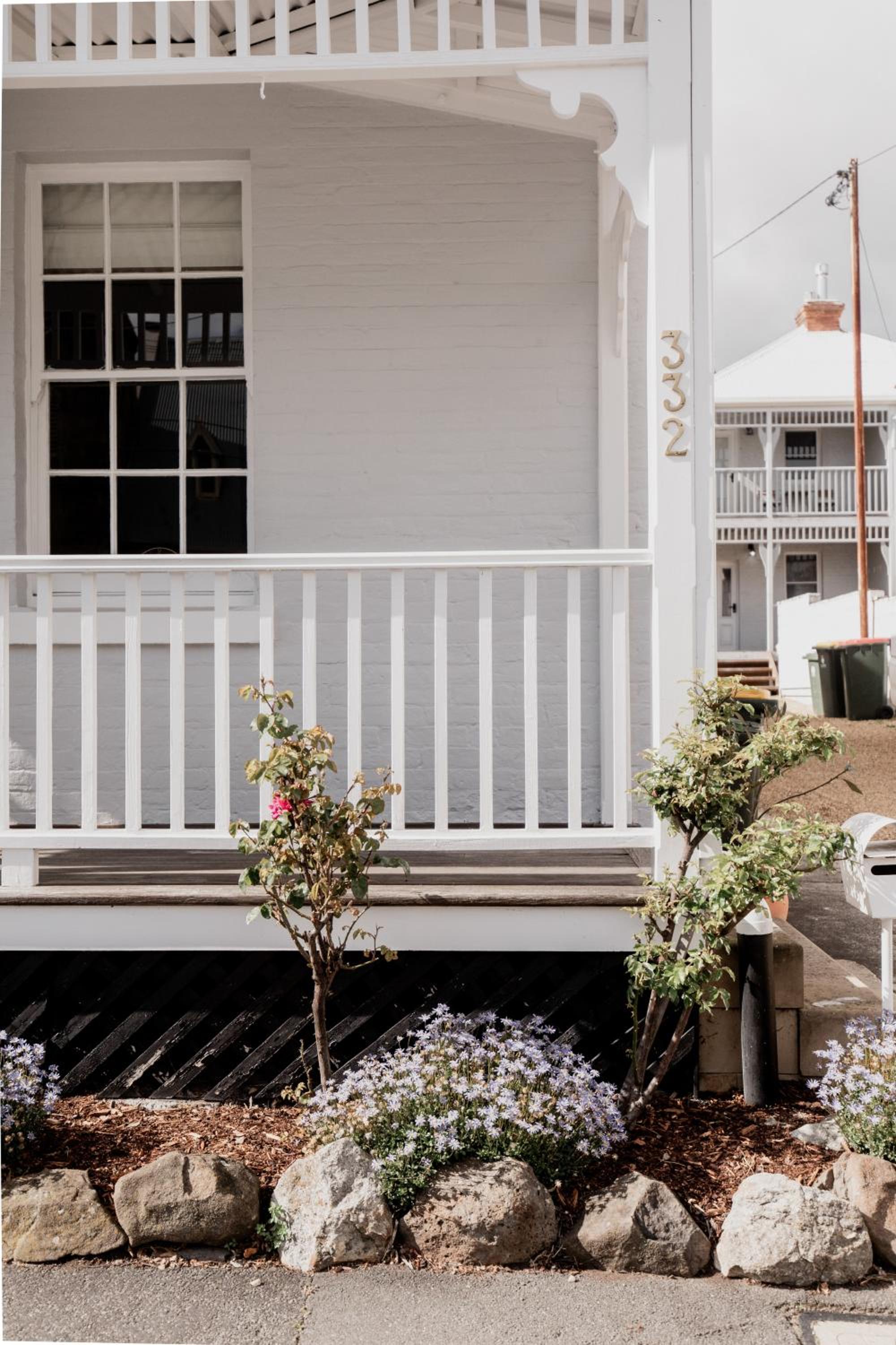 'Allambee=' Heritage cottage in trendy South Hobart