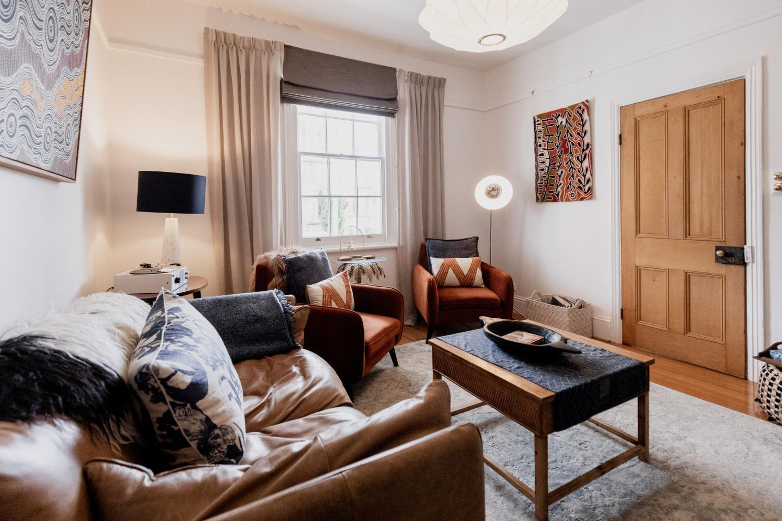 'Allambee=' Heritage cottage in trendy South Hobart