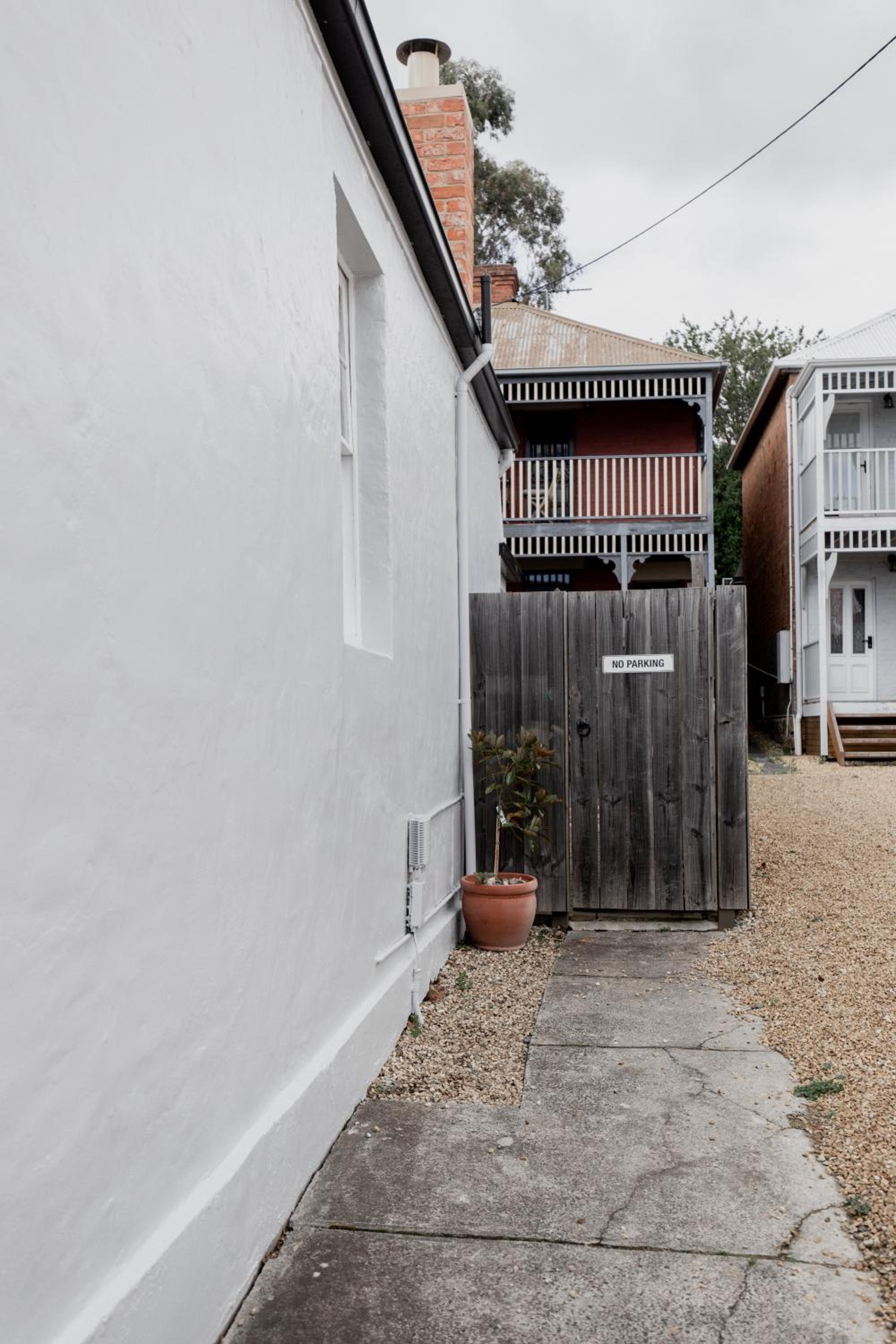 'Allambee=' Heritage cottage in trendy South Hobart