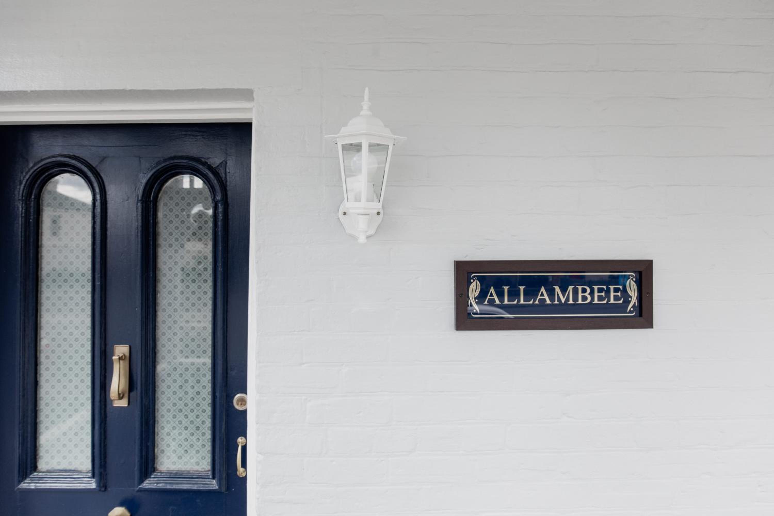 'Allambee=' Heritage cottage in trendy South Hobart