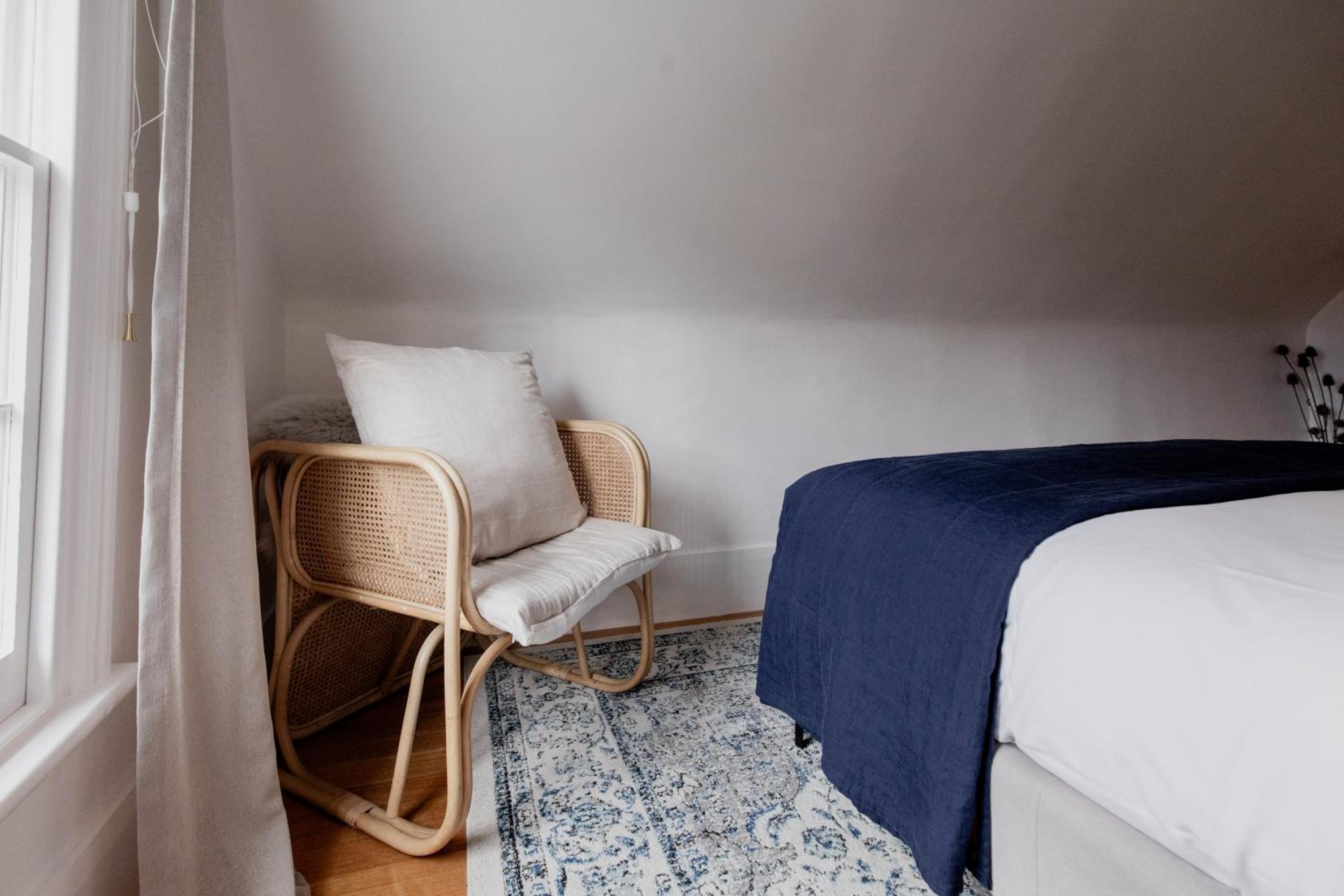 'Allambee=' Heritage cottage in trendy South Hobart