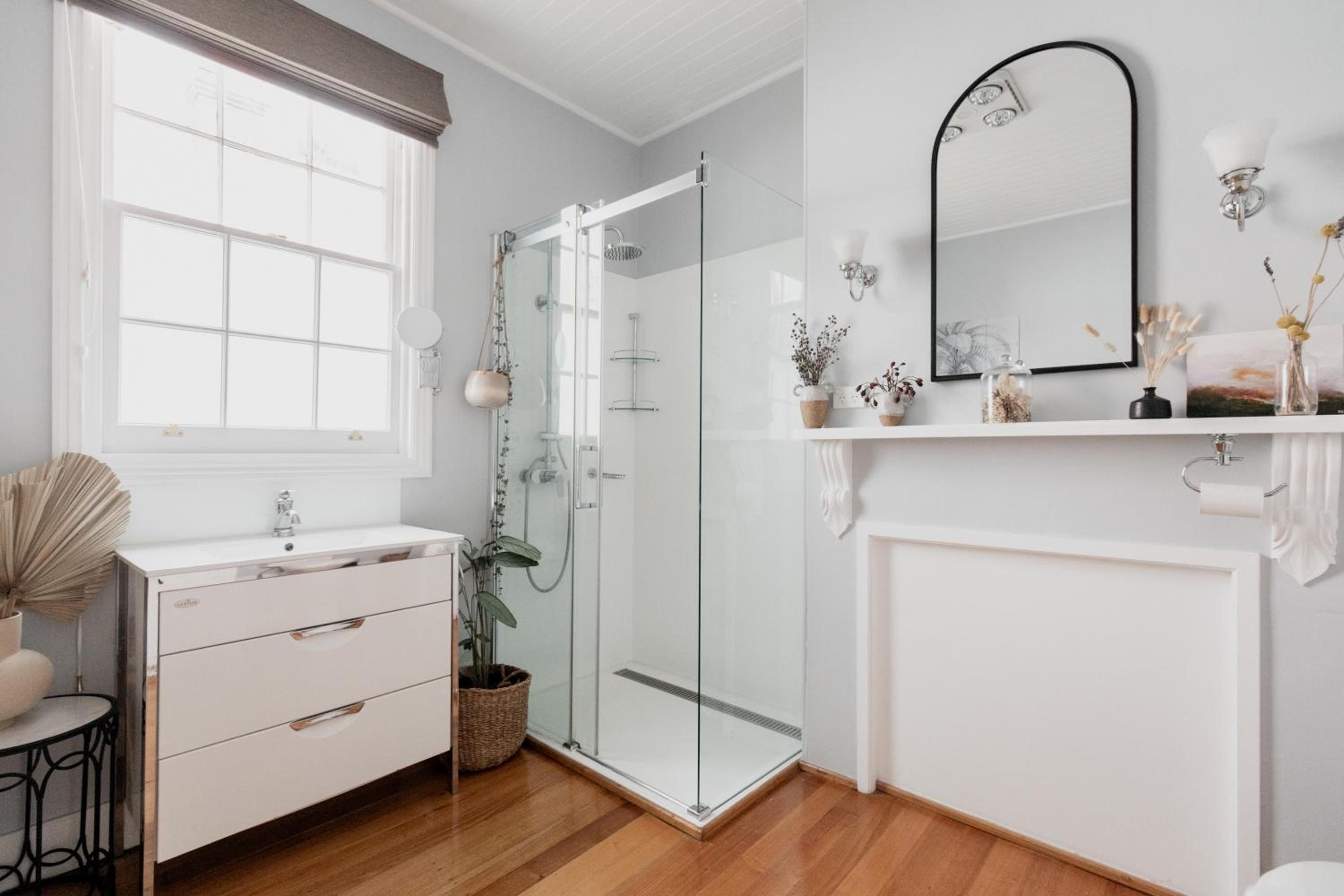 'Allambee=' Heritage cottage in trendy South Hobart