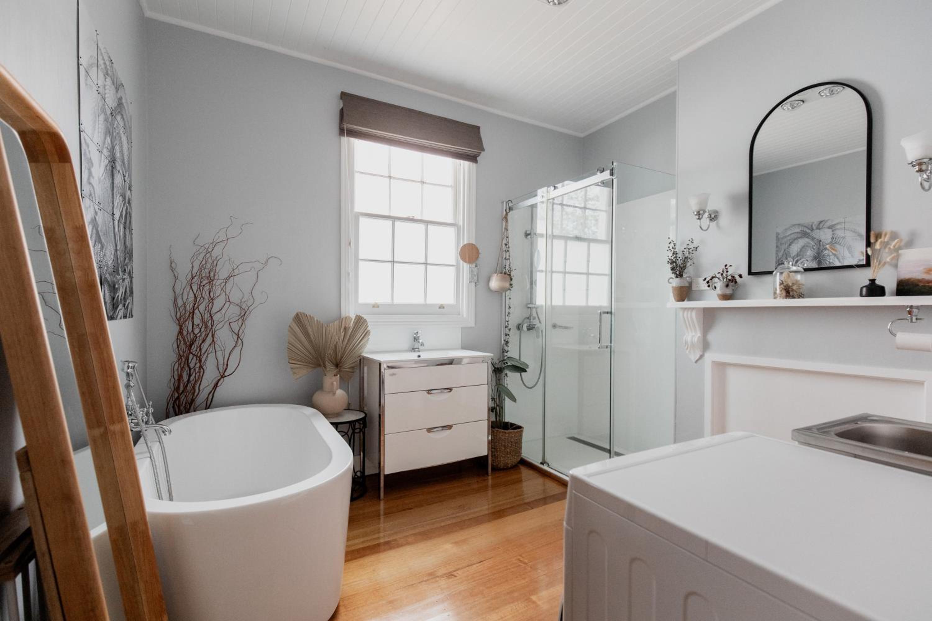 'Allambee=' Heritage cottage in trendy South Hobart