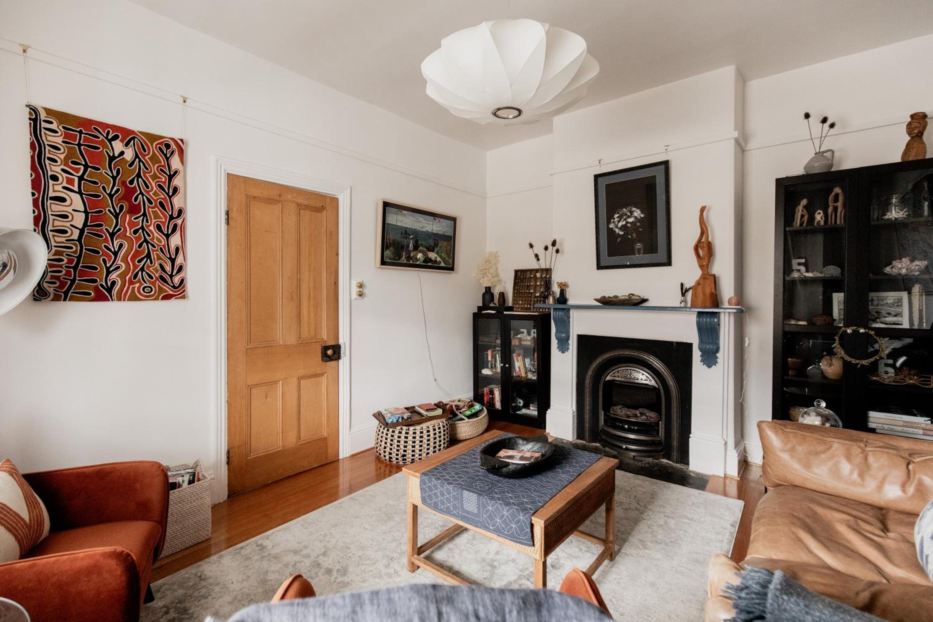 'Allambee=' Heritage cottage in trendy South Hobart