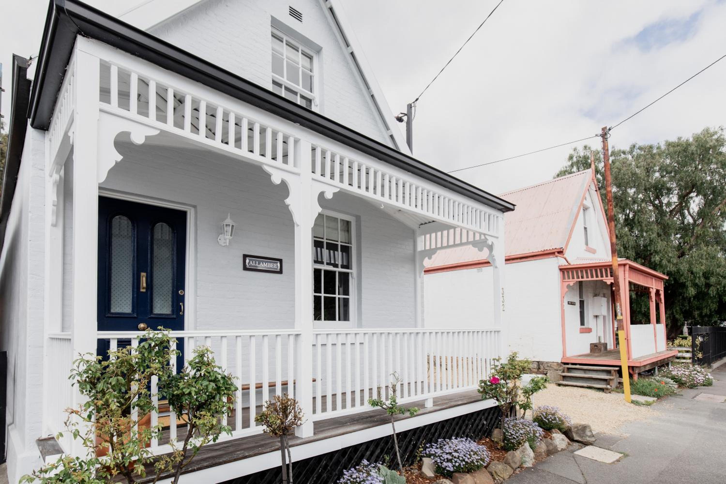 'Allambee=' Heritage cottage in trendy South Hobart