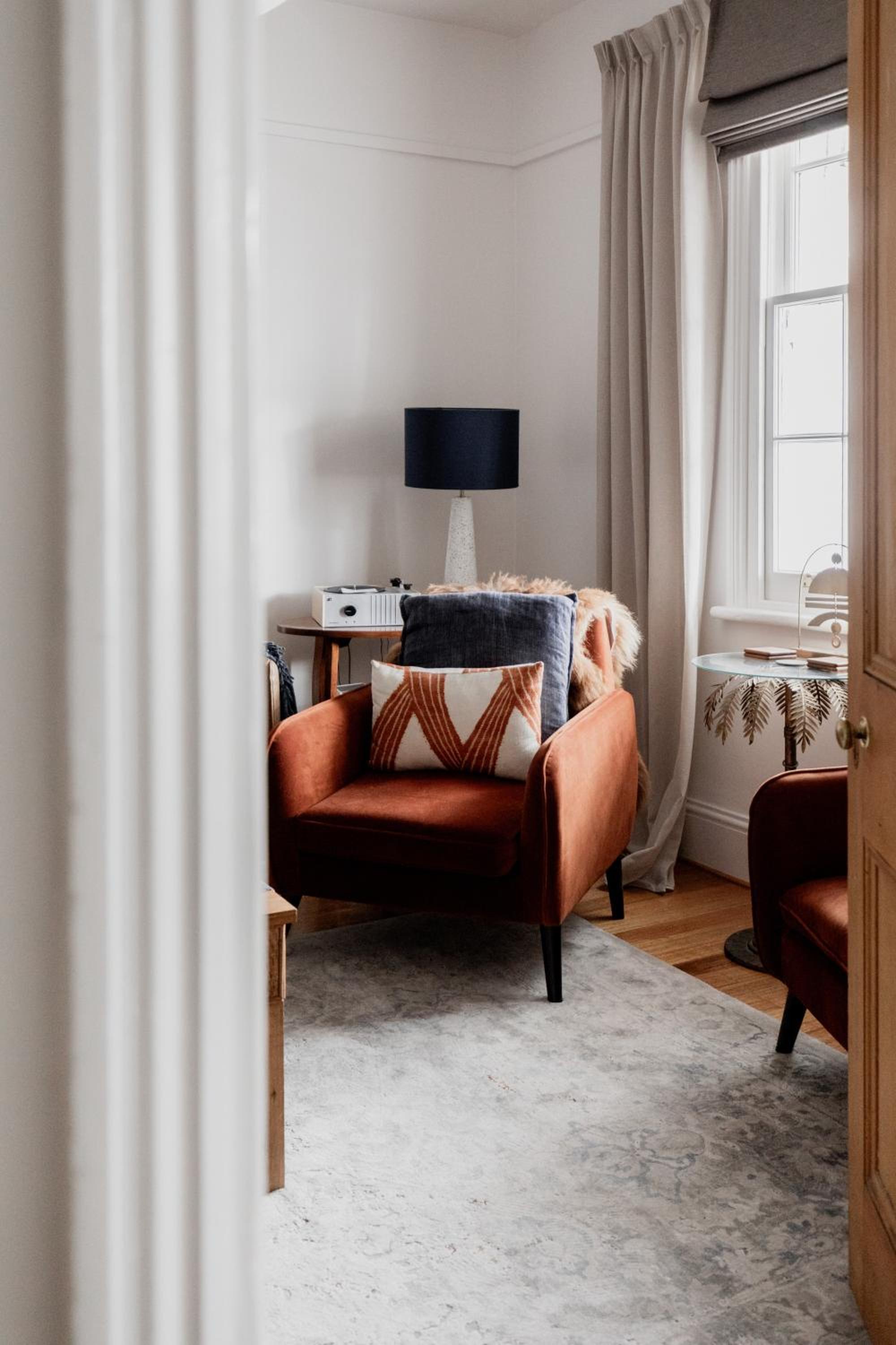 'Allambee=' Heritage cottage in trendy South Hobart