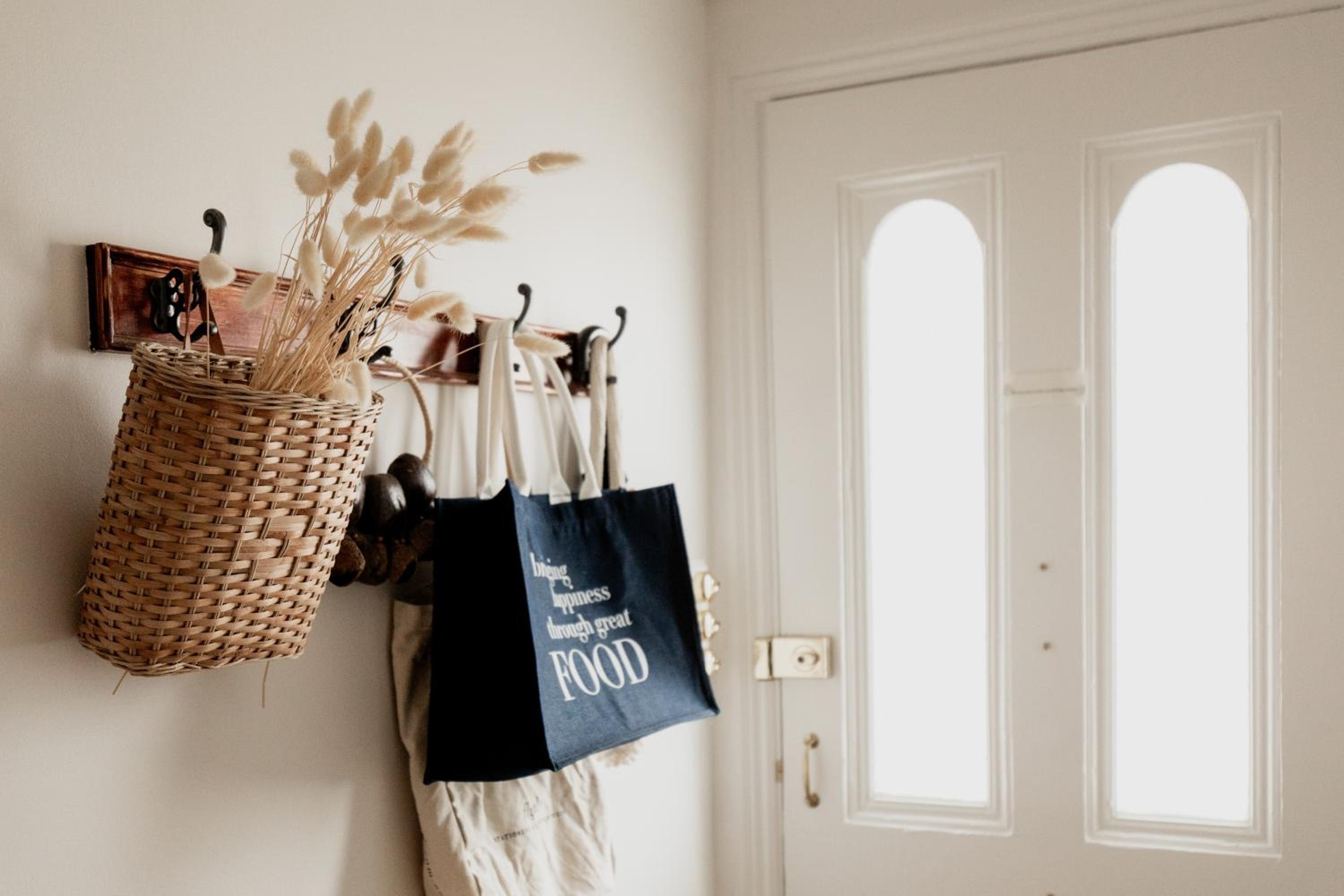 'Allambee=' Heritage cottage in trendy South Hobart