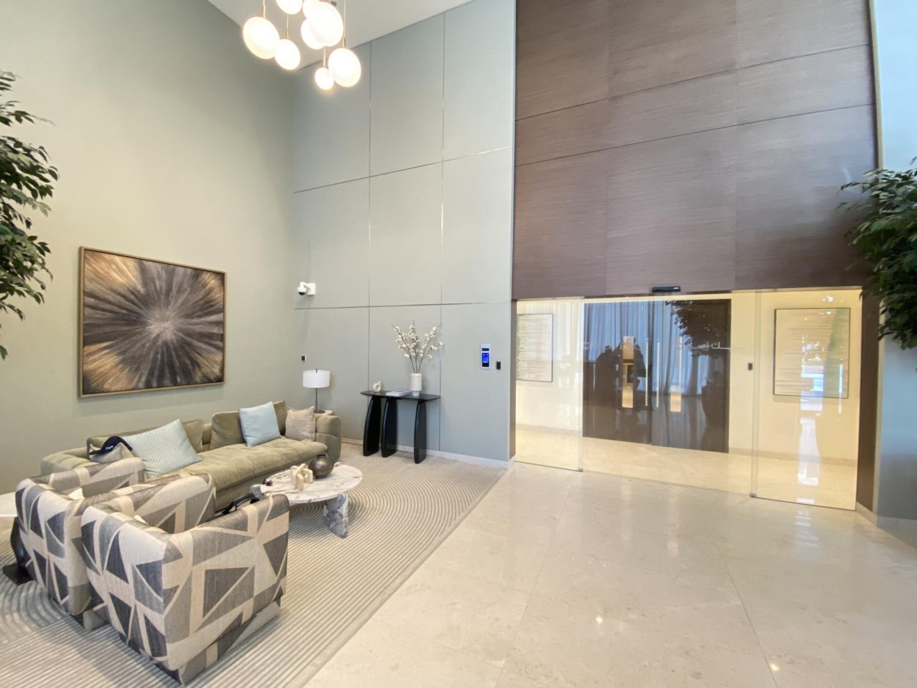 GLOBALSTAY Creek Edge Tower Elegant Apartments