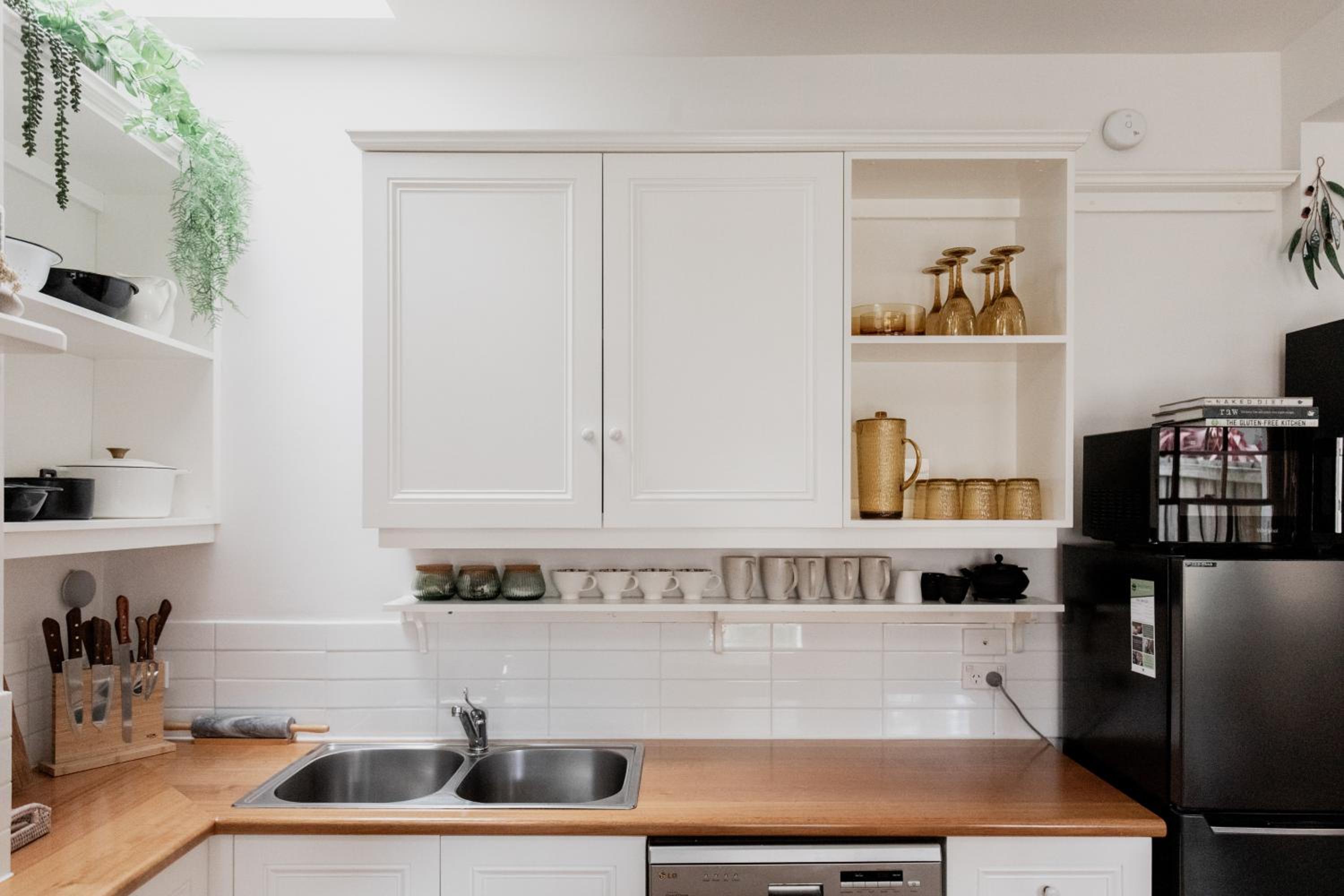 'Allambee=' Heritage cottage in trendy South Hobart