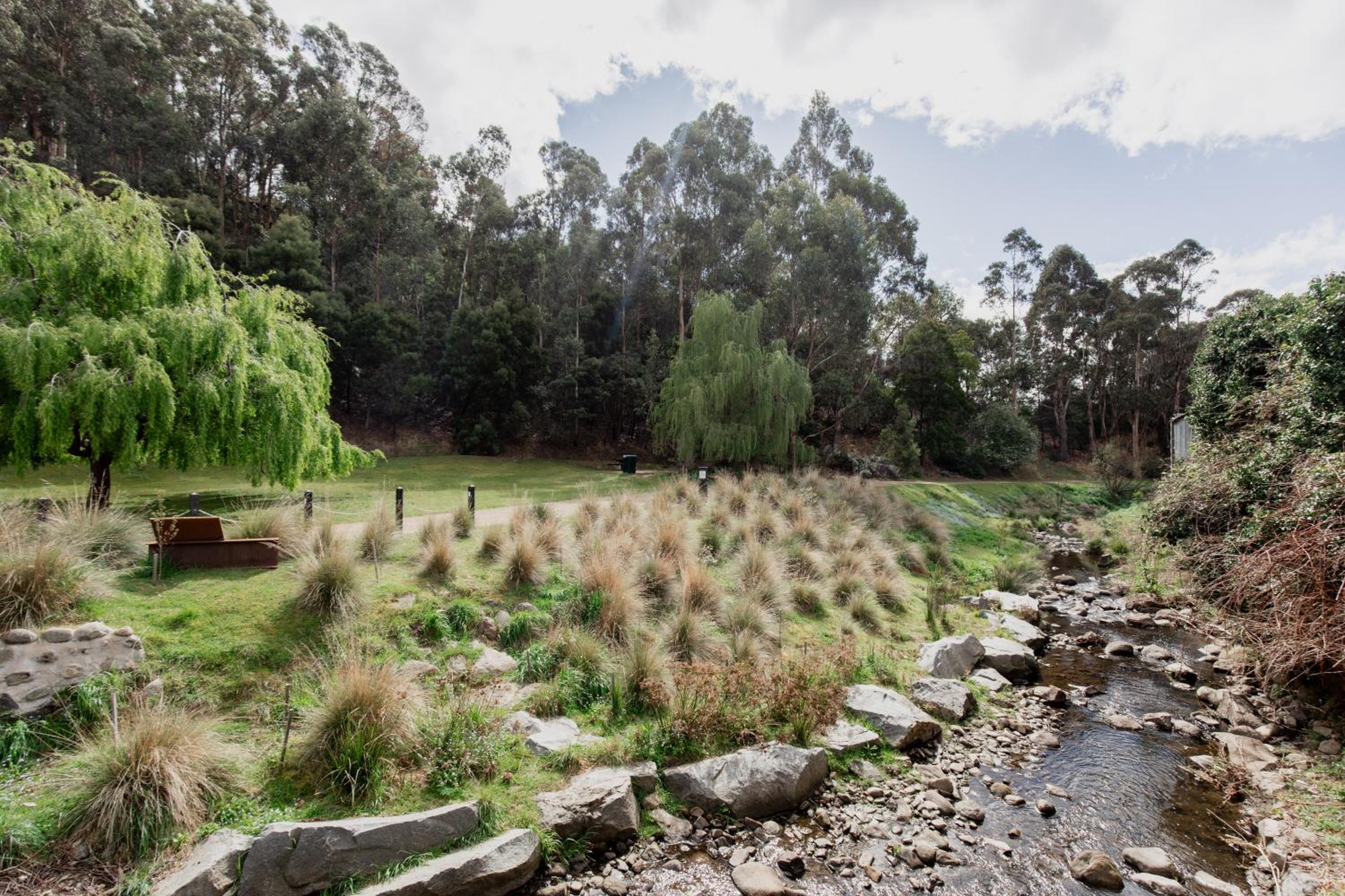 'Allambee=' Heritage cottage in trendy South Hobart