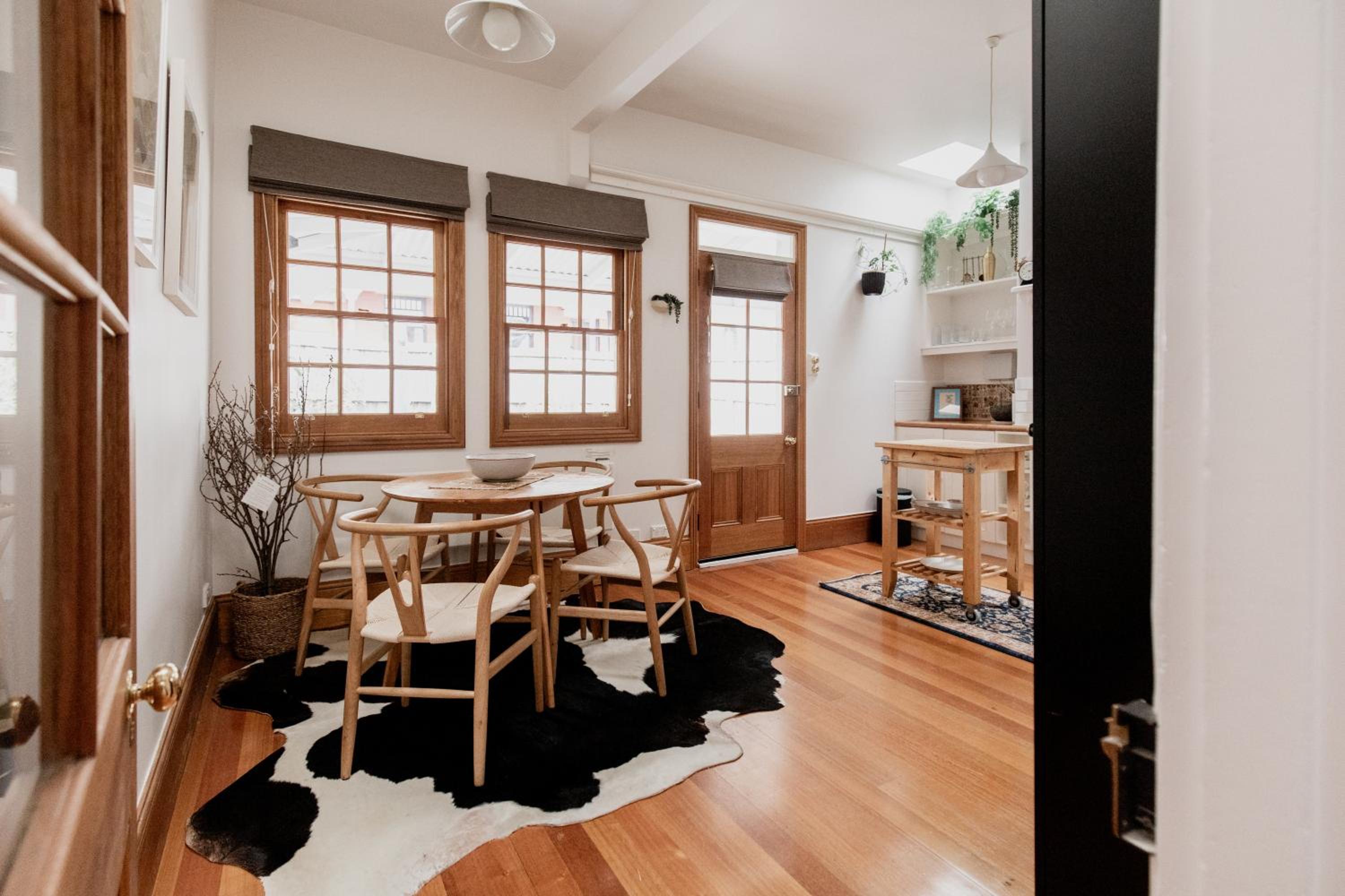 'Allambee=' Heritage cottage in trendy South Hobart