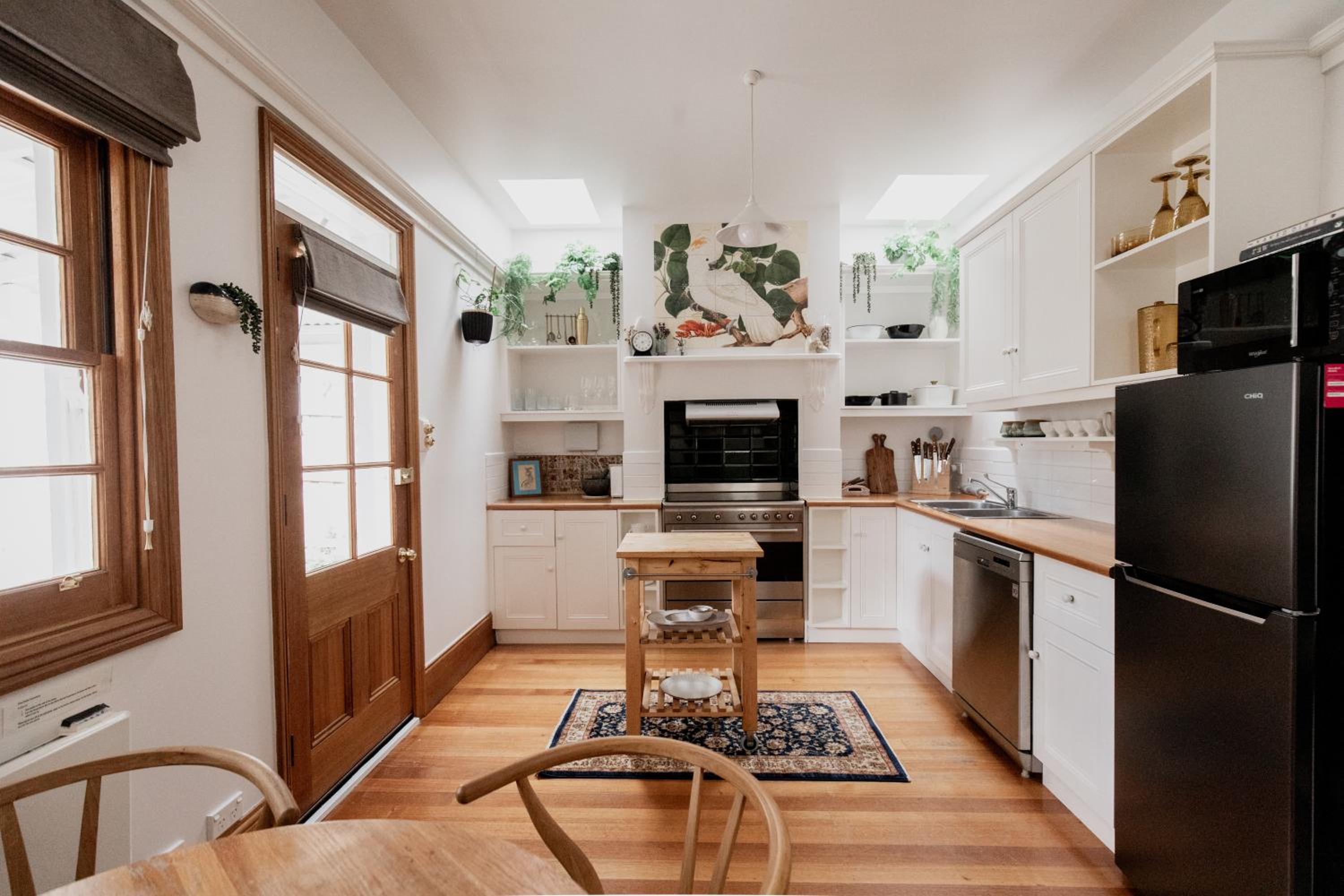 'Allambee=' Heritage cottage in trendy South Hobart