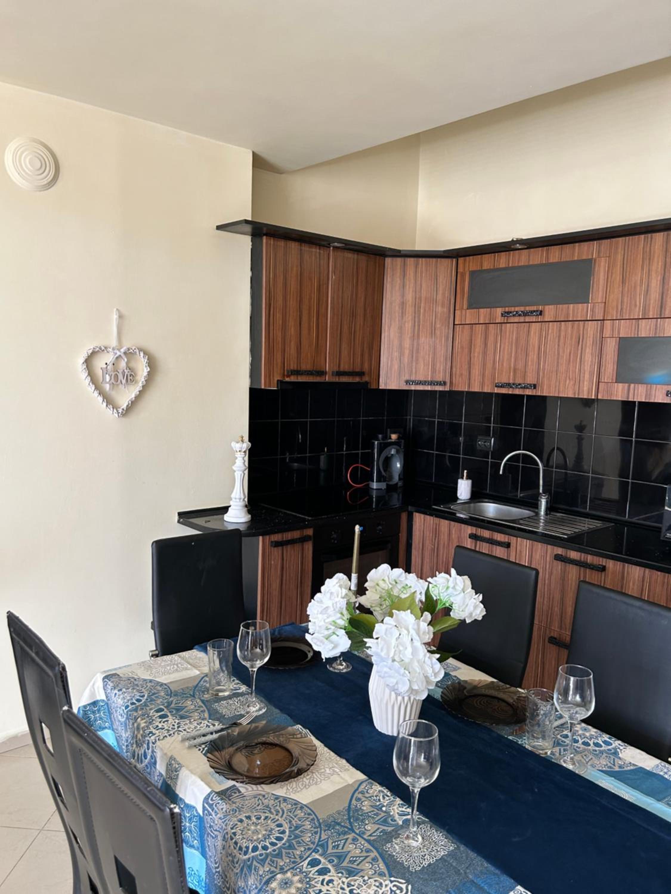 Victoria Hotel Rooms & Victoria Apartment Veliko Tarnovo - Image 4