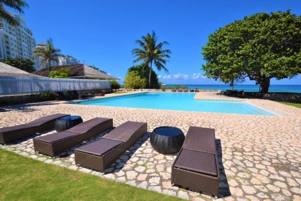 Modern Decor Apt Near Airport With Beach Club Access