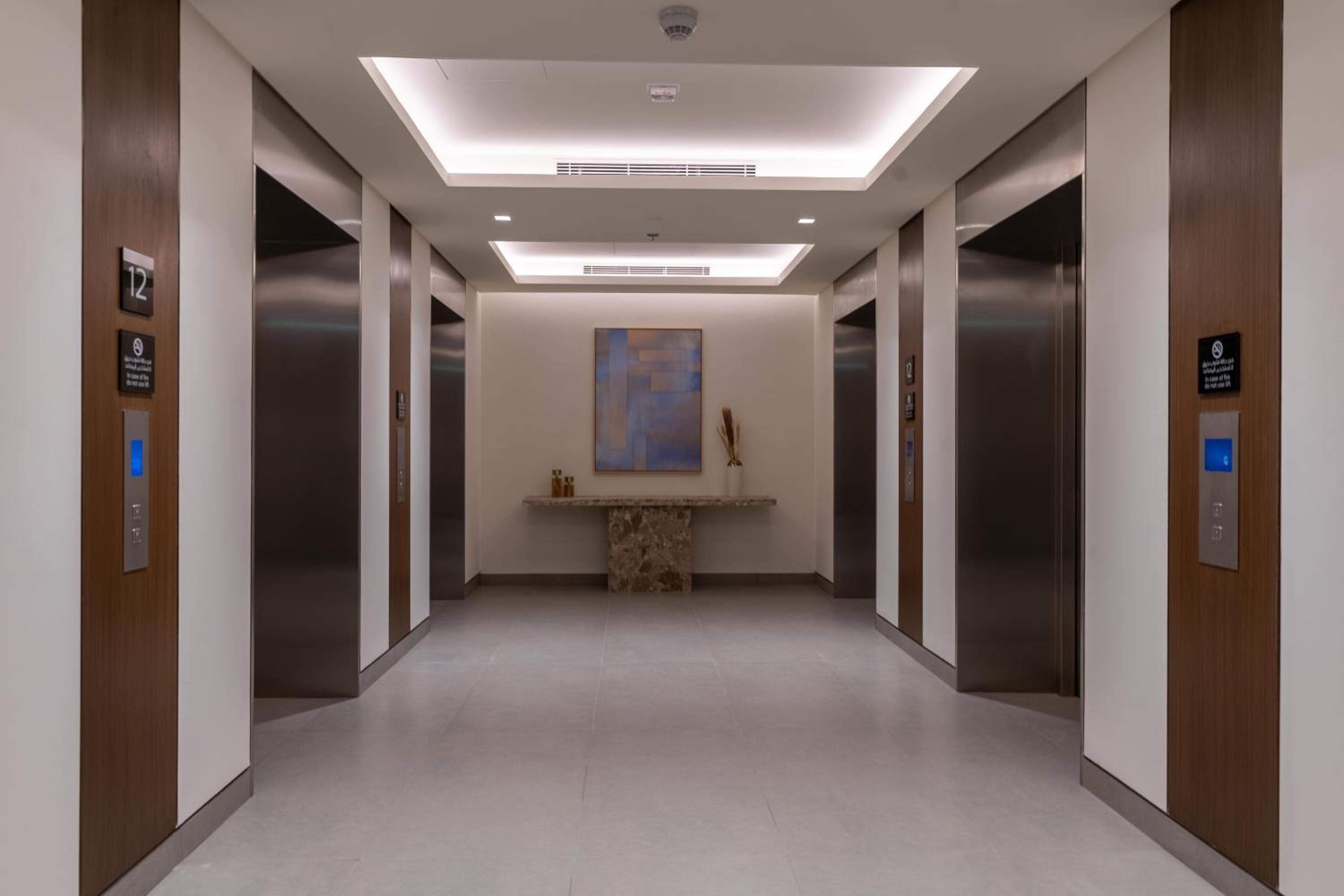 GLOBALSTAY Creek Edge Tower Elegant Apartments