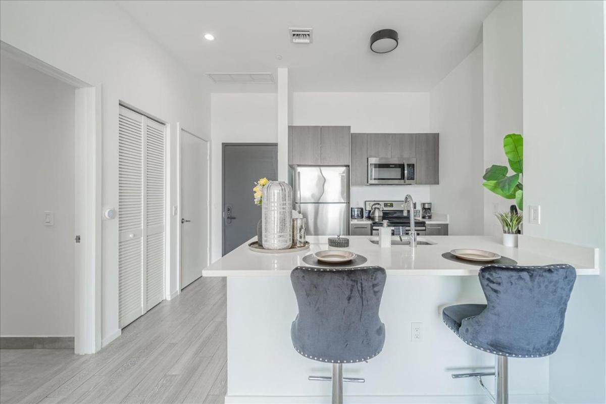 Devereaux Miami 2 Bedroom, 1 Bedroom, and Studio Condos with Balconies