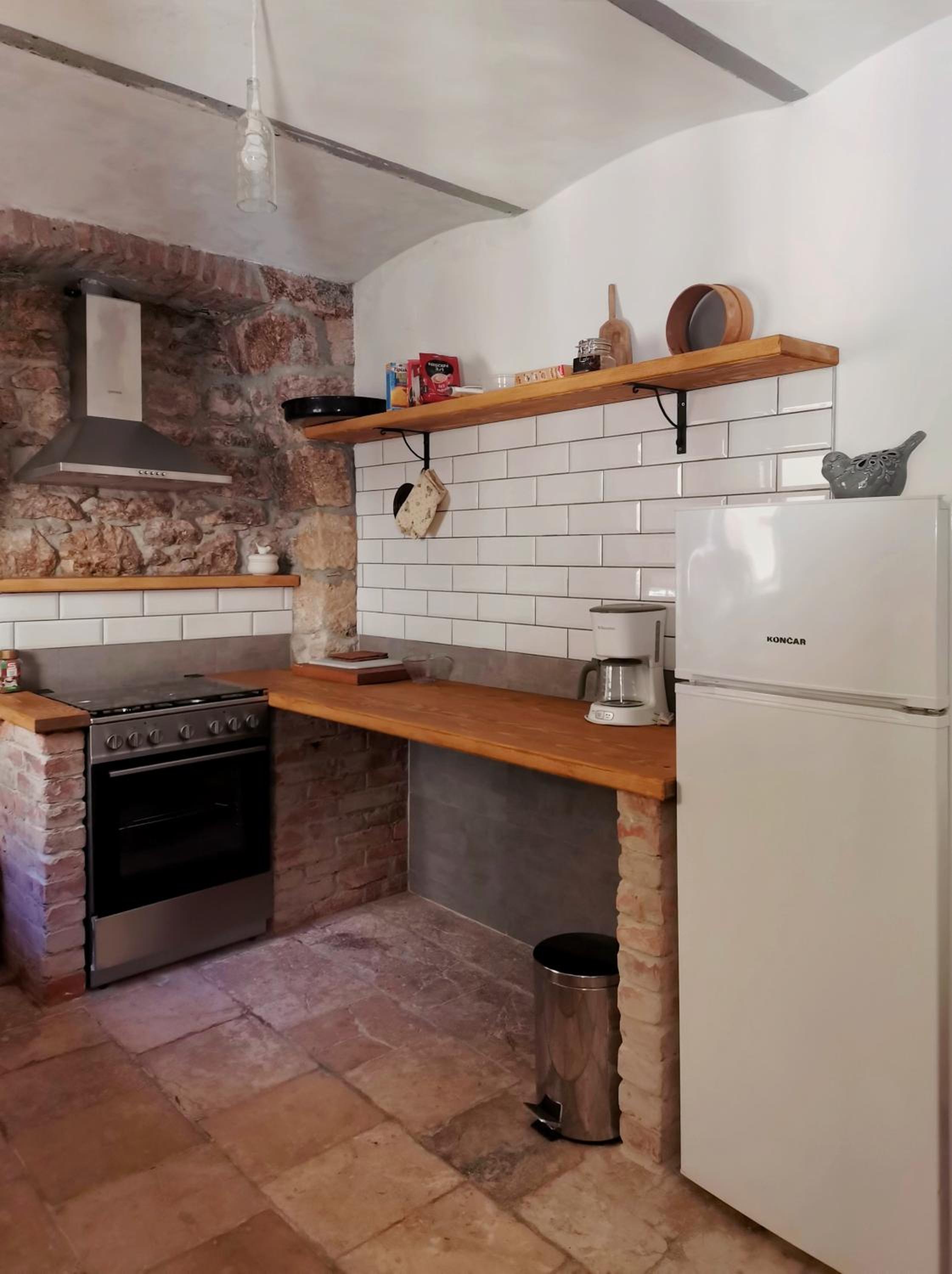 Large Apartment in Stone Villa with River View view 3