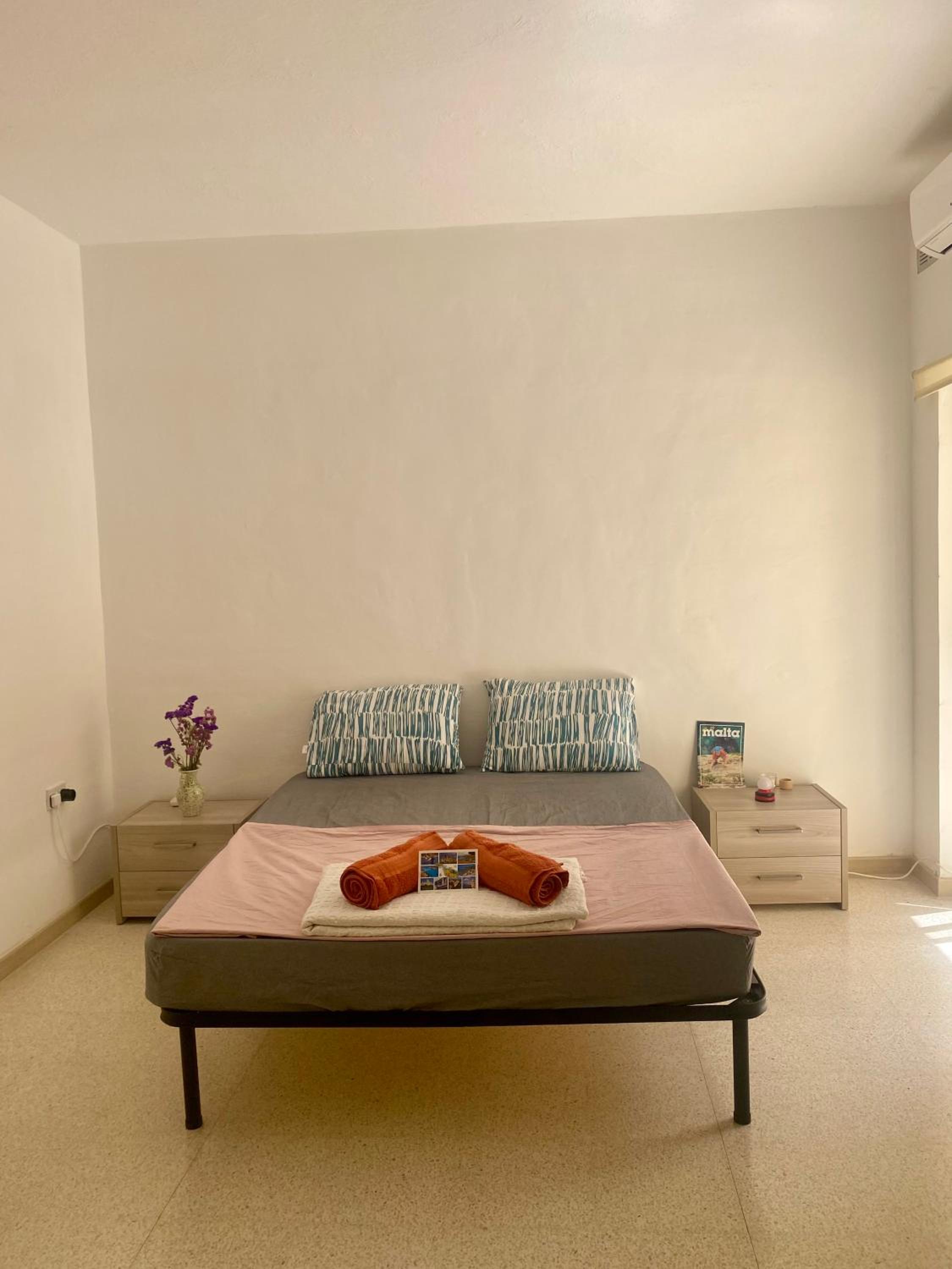 Lovely room, in shared house perfect location