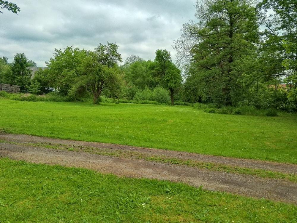 Chaloupka u potůčku