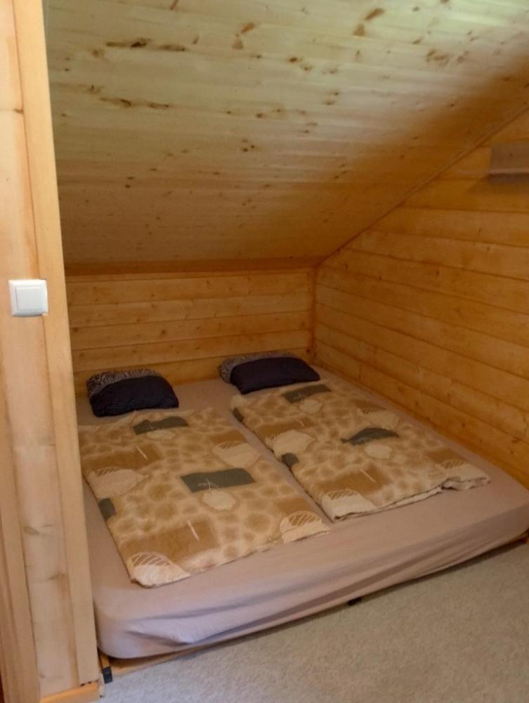 Chaloupka u potůčku