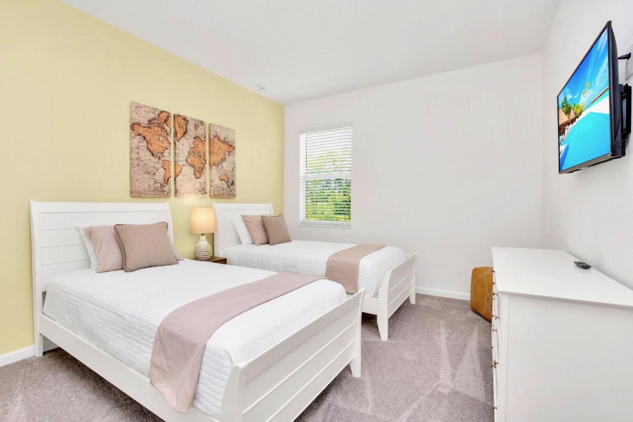 Upstay 9BR Disney Retreat w Pool, BBQ & Hot Tub