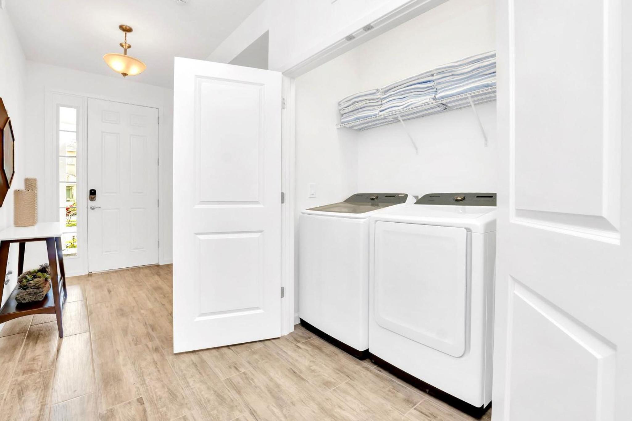 Upstay 9BR Disney Retreat w Pool, BBQ & Hot Tub