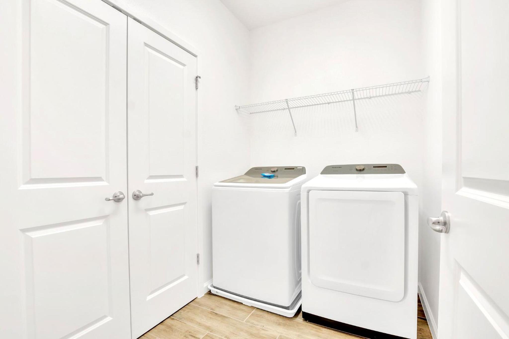 Upstay 9BR Disney Retreat w Pool, BBQ & Hot Tub