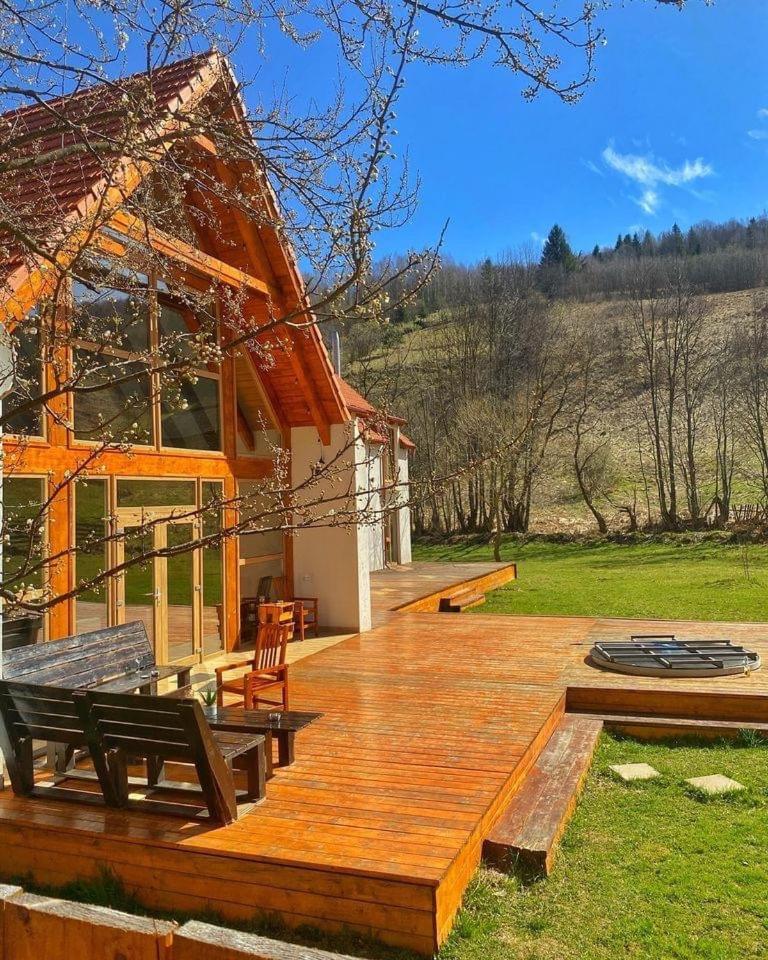Scrind 11 - Madleine Chalet view 5