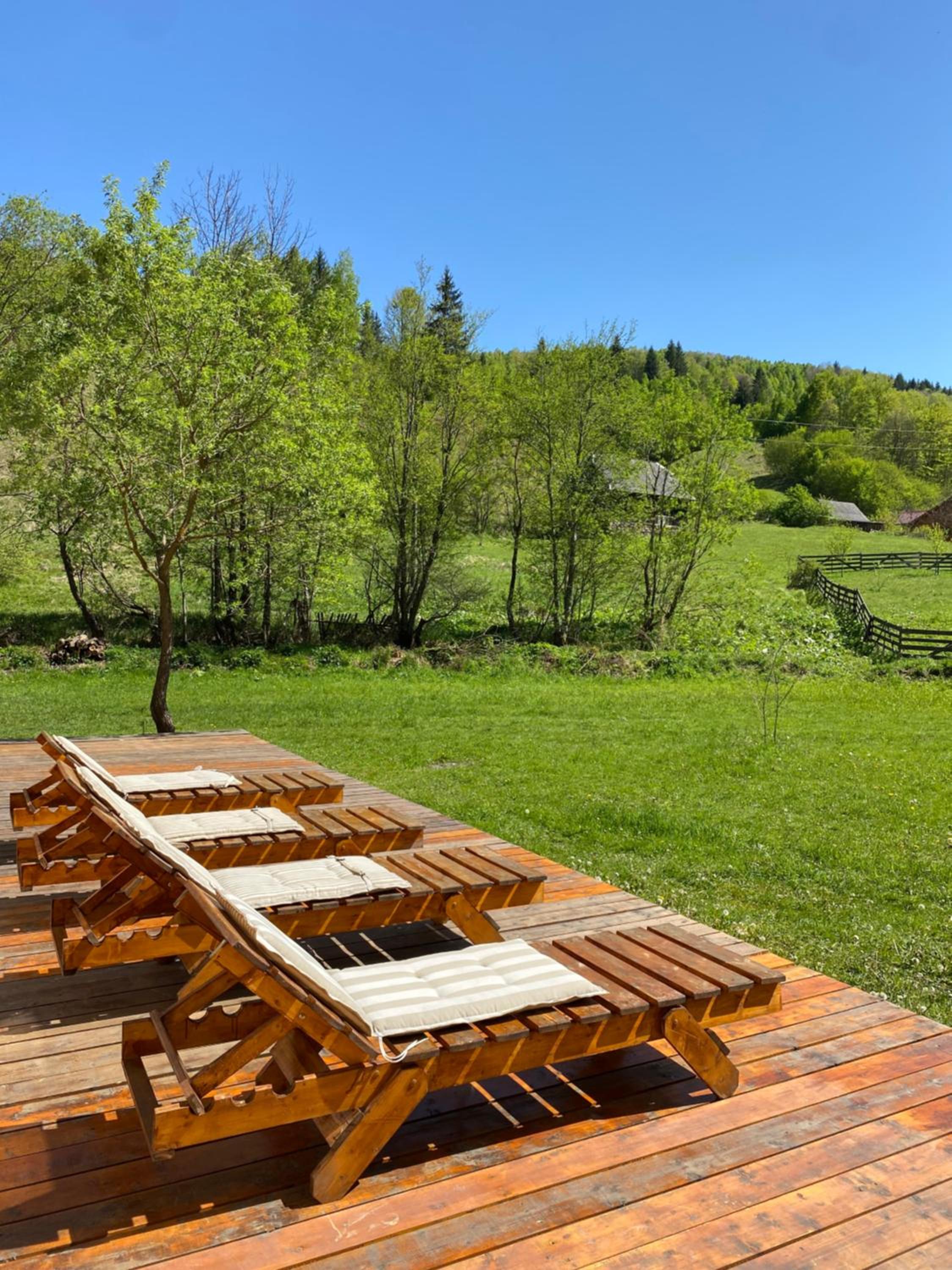 Scrind 11 - Madleine Chalet view 2